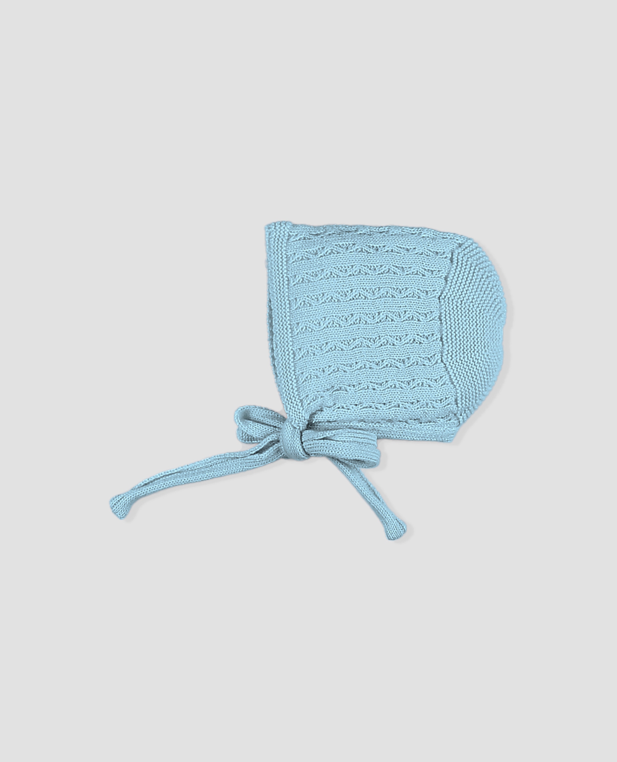 Imagen 0 de Capota de punto, bebé niña con grecas y lazada de punto. Azul celeste