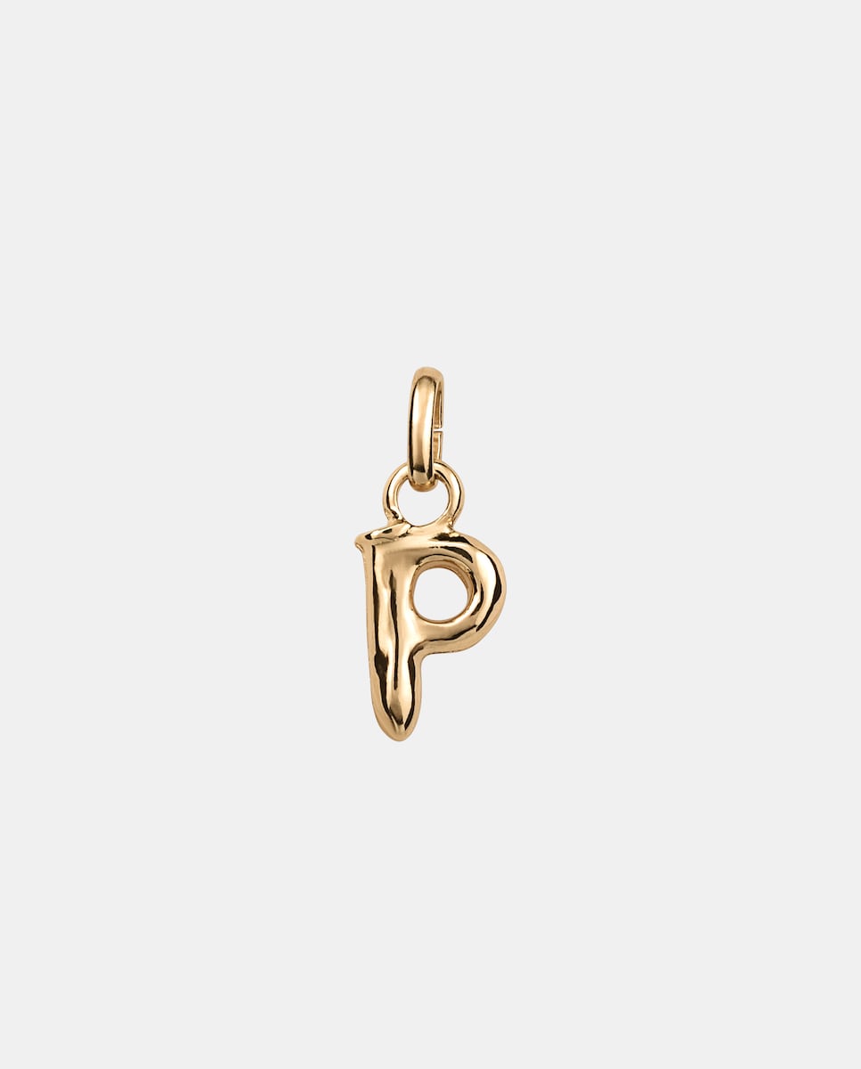 Charm letra P pequeña bañado en oro 18k Oro-1