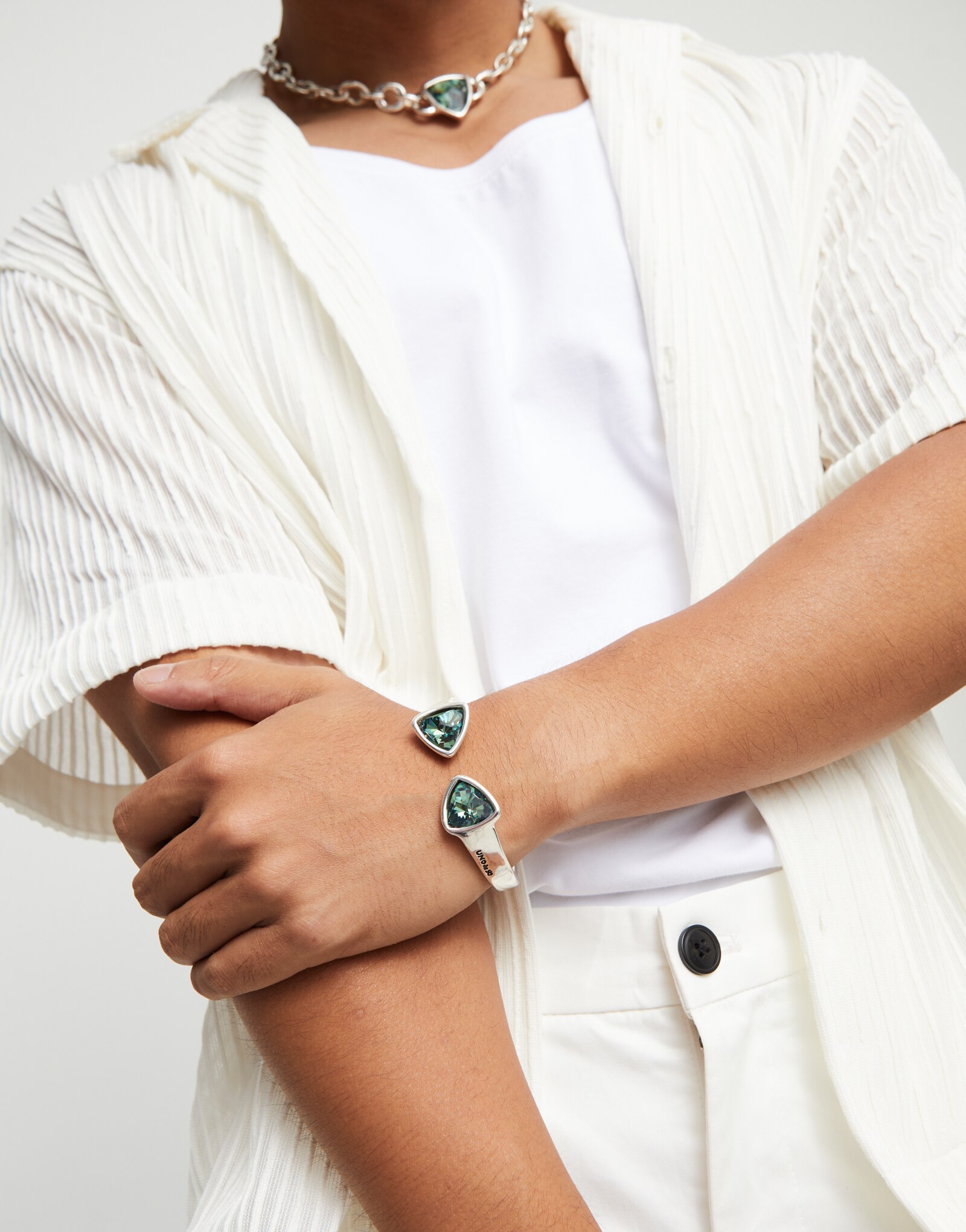 Pulsera gruesa bañada en de ley con dos cristales facetados verde - UNO de 50 - Plata Plata-6