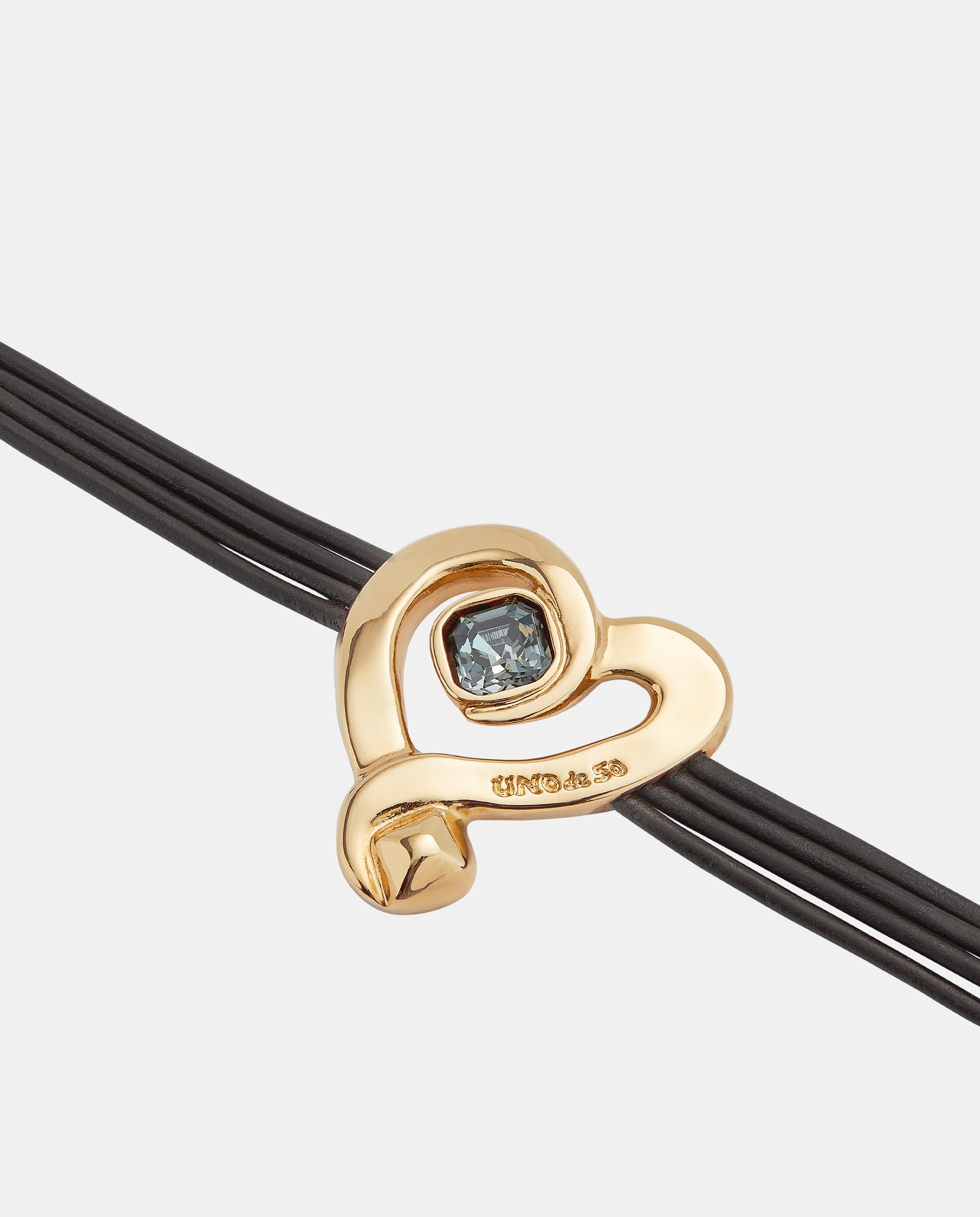 Imagen 4 de Pulsera de cuero con corazón bañado en oro 18k con cristal negro - UNO de 50 - Oro Oro