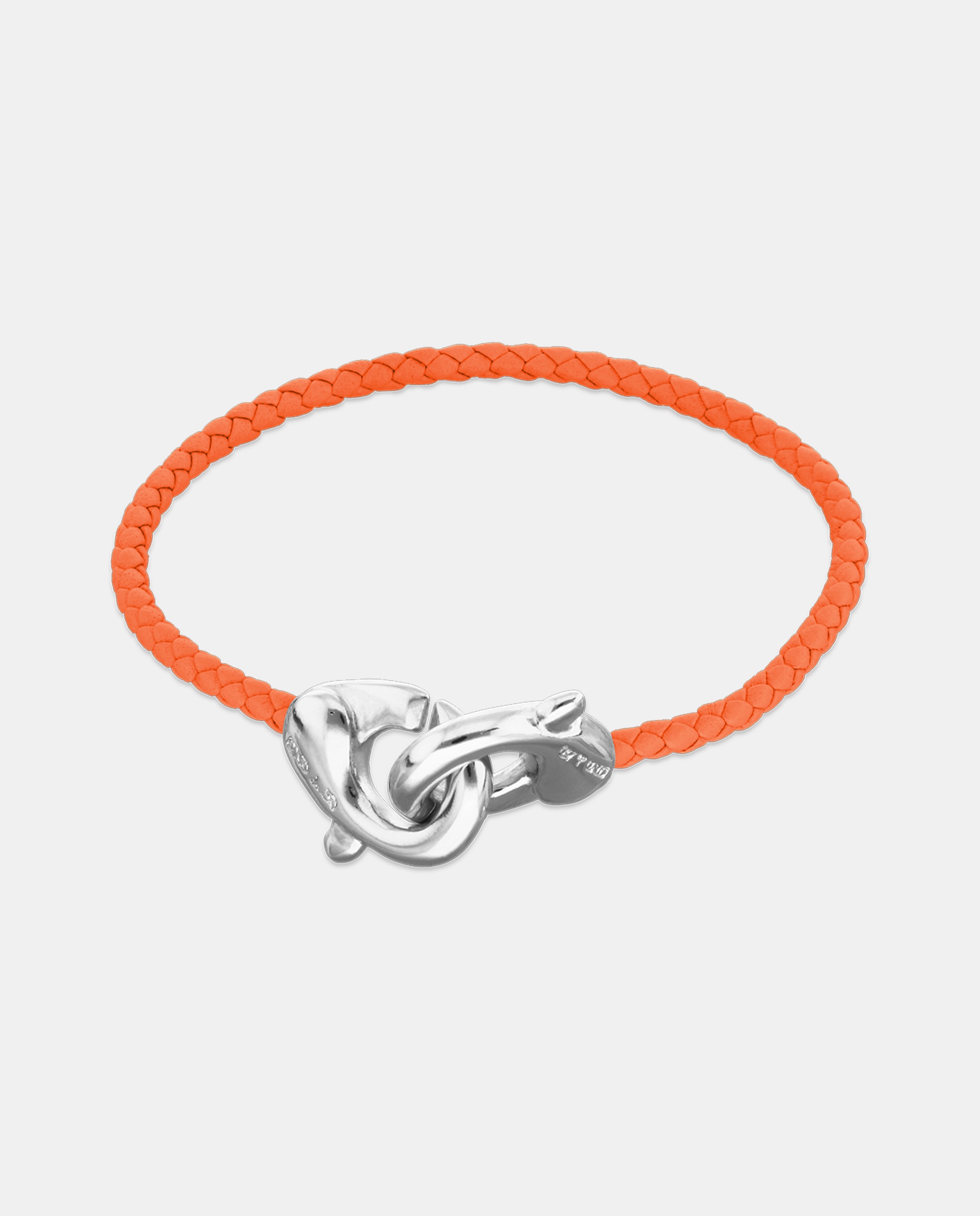Pulsera de cuero con detalle de mosquetón entrelazado bañado en plata de ley - UNO de 50 - Plata Plata-1