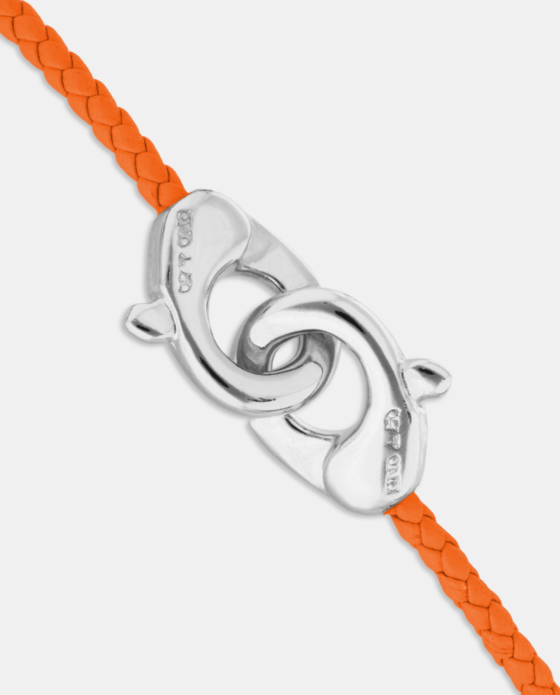 Pulsera de cuero con detalle de mosquetón entrelazado bañado en plata de ley - UNO de 50 - Plata Plata-4