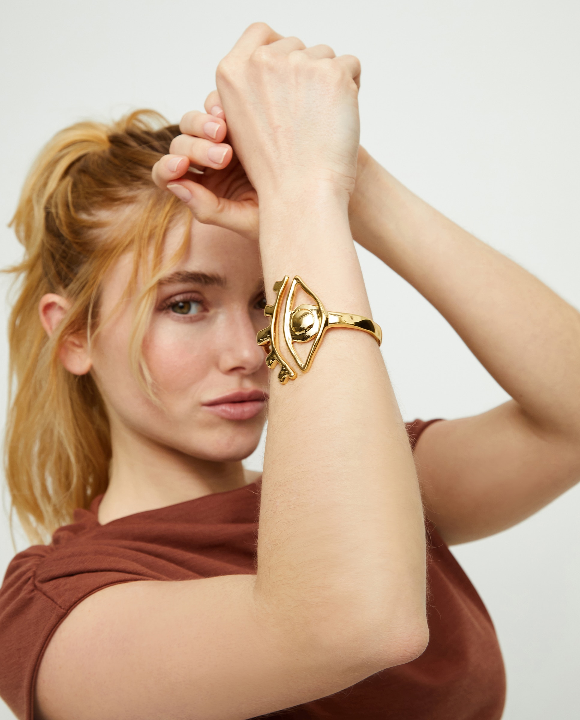 Pulsera rígida bañada en oro 18k con detalle de ojo - UNO de 50 - Oro Oro-5