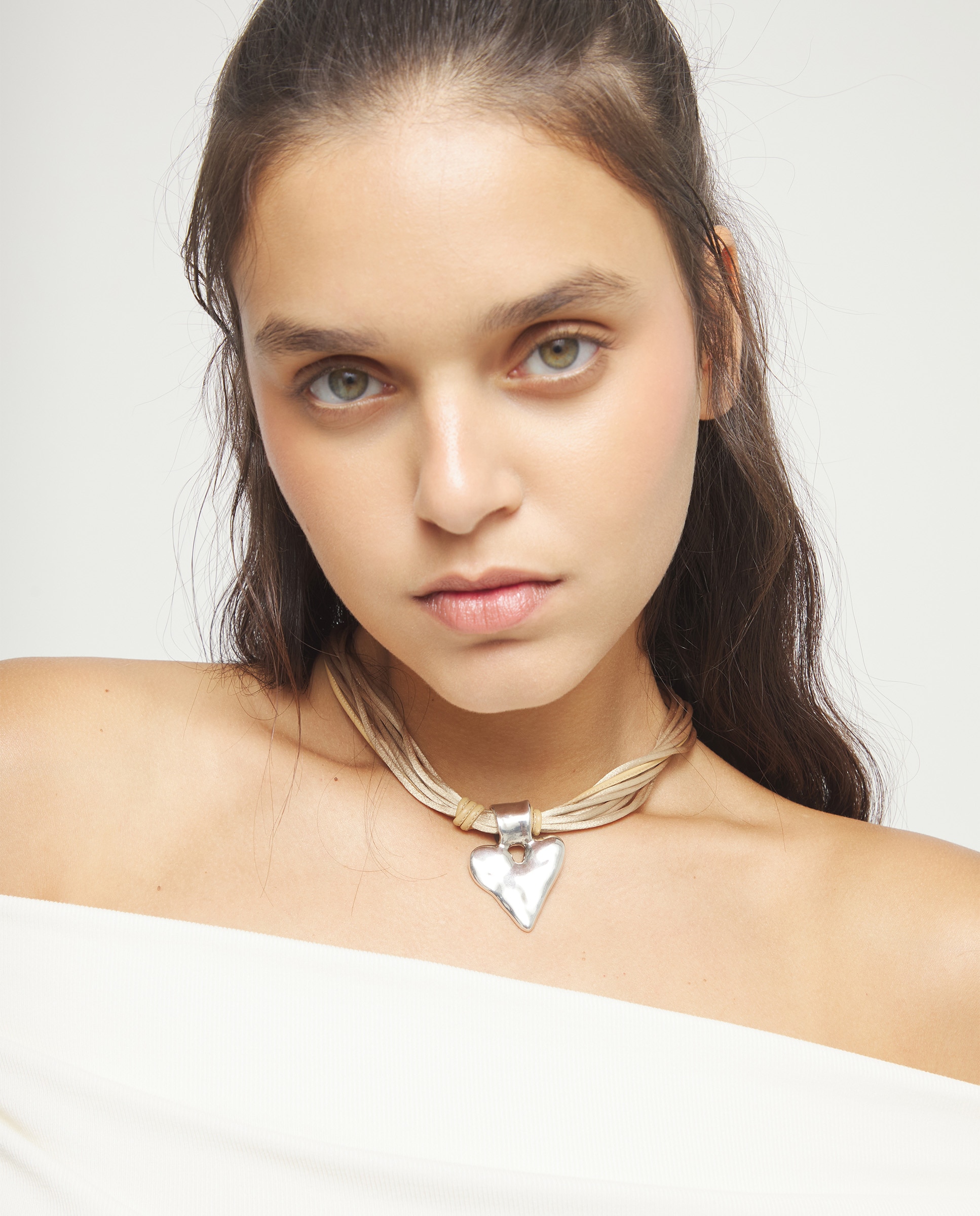 Collar mezcla de hilo de seda con cuero y detalle de corazón en plata de ley - UNO de 50 - Plata Plata-5