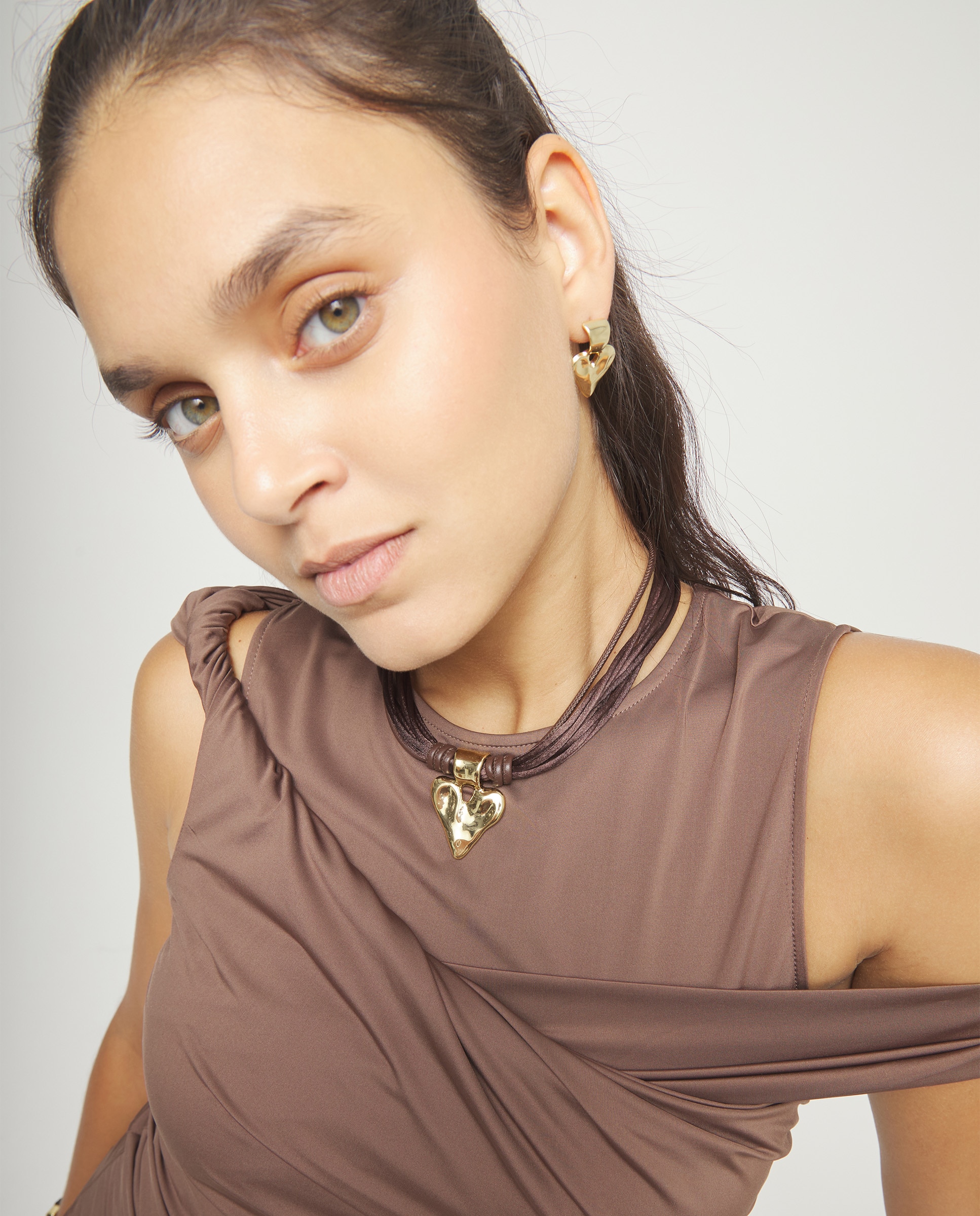 Collar mezcla de hilo de seda con cuero y detalle de corazón en oro 18k - UNO de 50 - Oro Oro-6