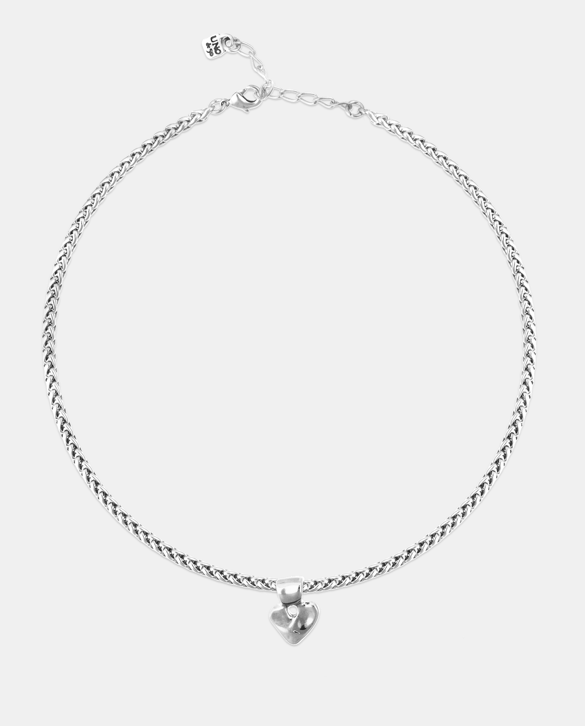 Collar bañado en plata de ley con detalle de corazón