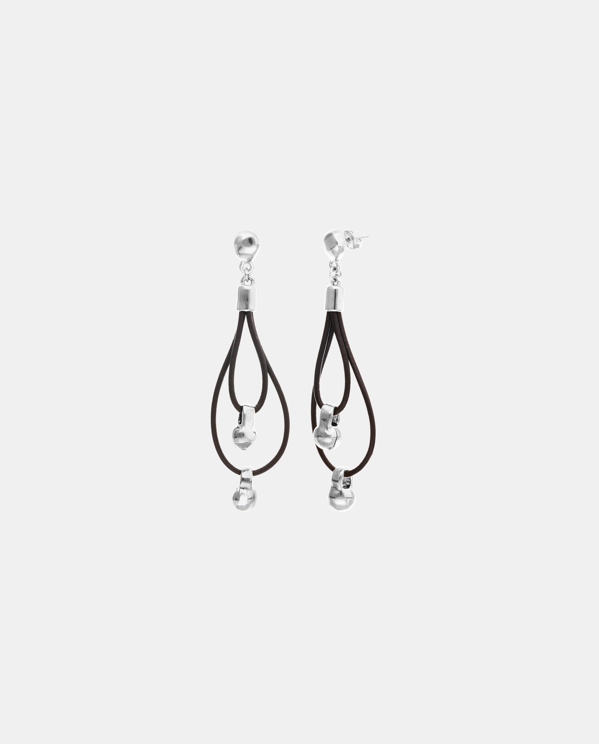 Pendientes de cuero doble con detalle de esfera bañado en plata de ley - UNO de 50 - Plata Plata-1