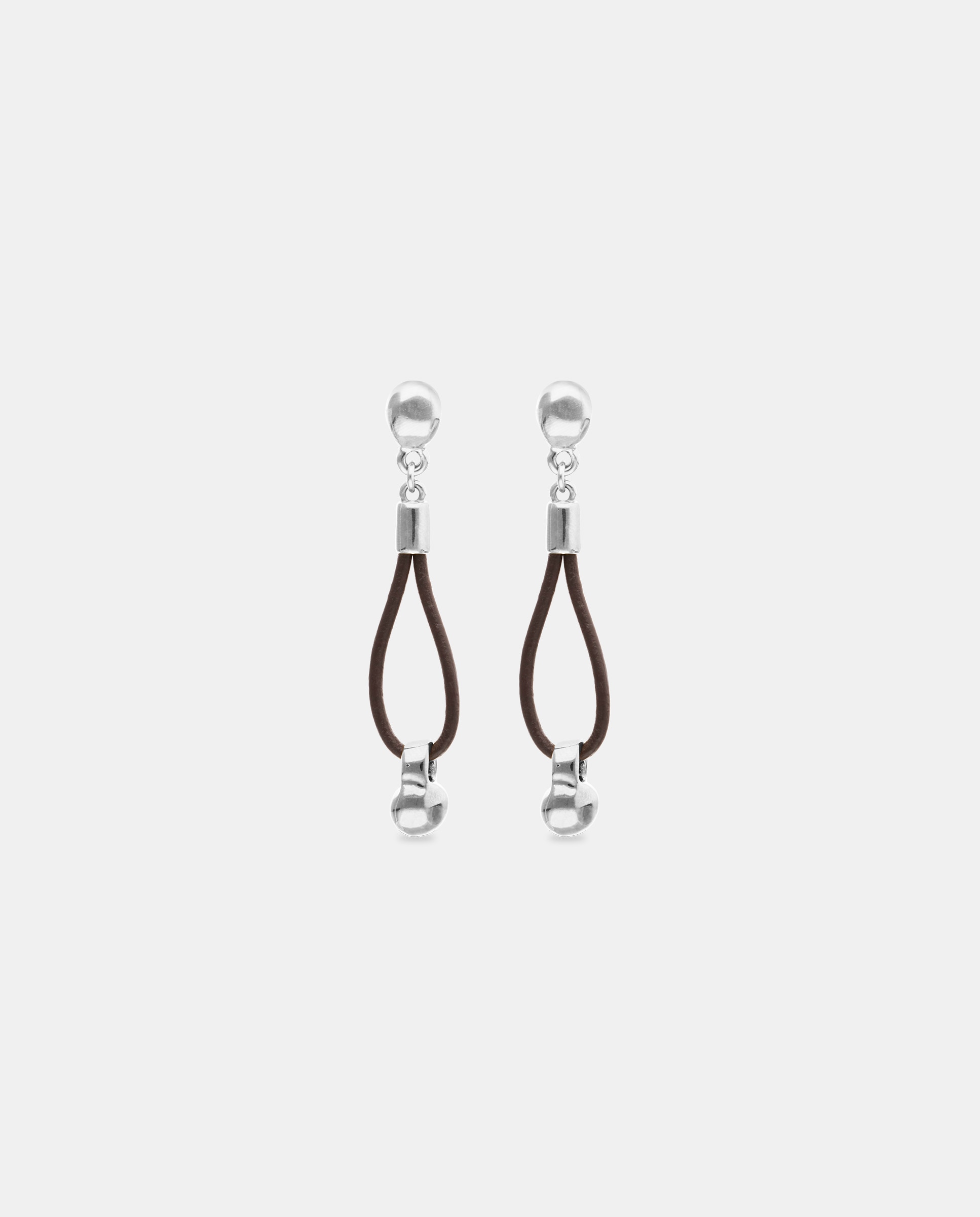 Pendientes de cuero con detalle de esfera bañado en plata de ley - UNO de 50 - Plata Plata-3