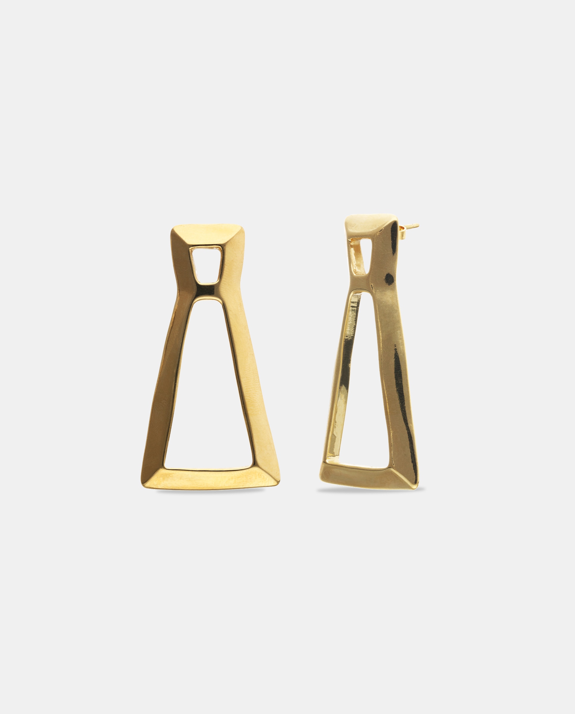 Imagen 0 de Pendientes en forma de triángulo bañados en oro 18k Oro