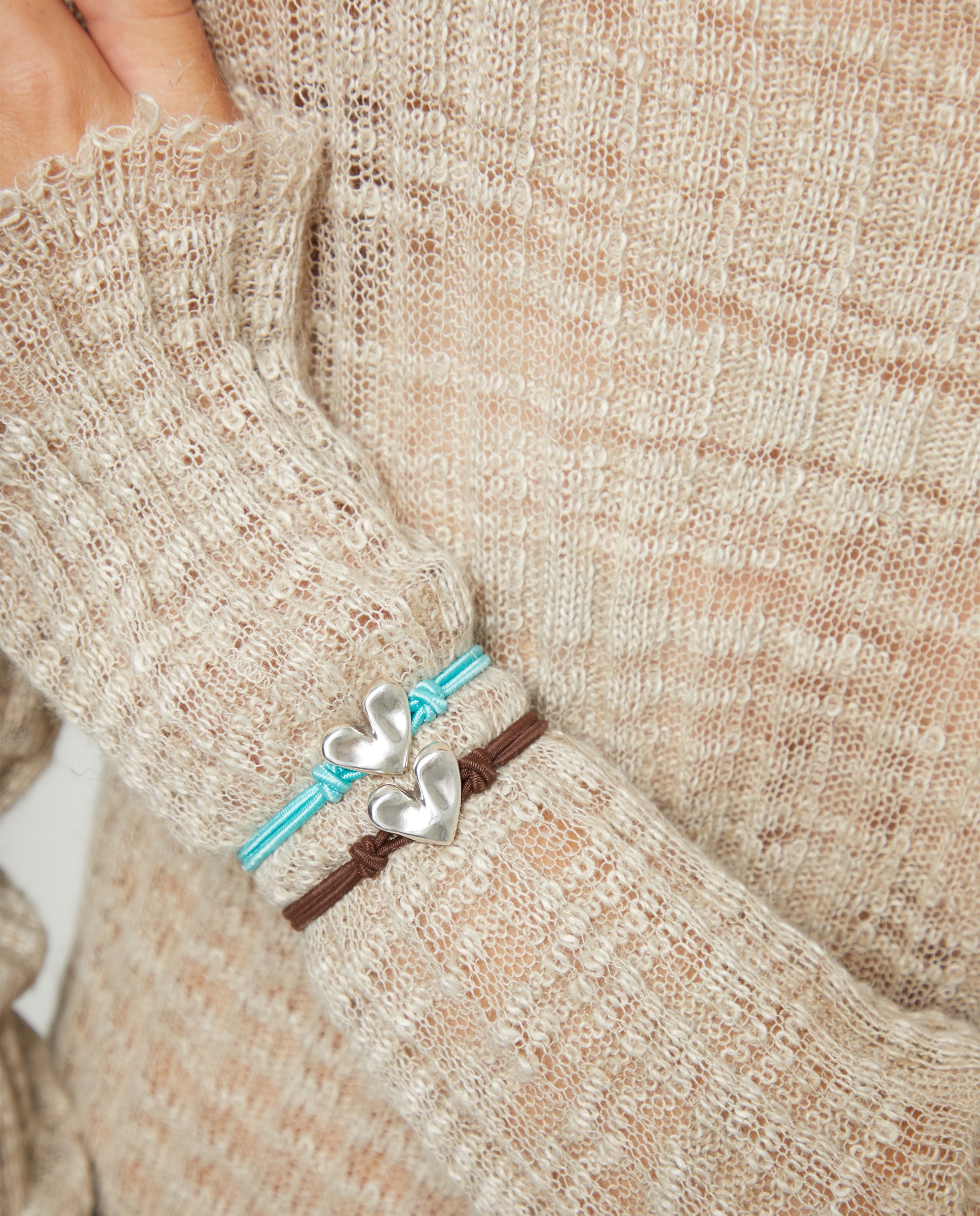 Pulsera de hilo elástico con corazón bañado en de ley - UNO de 50 - Plata Plata-6