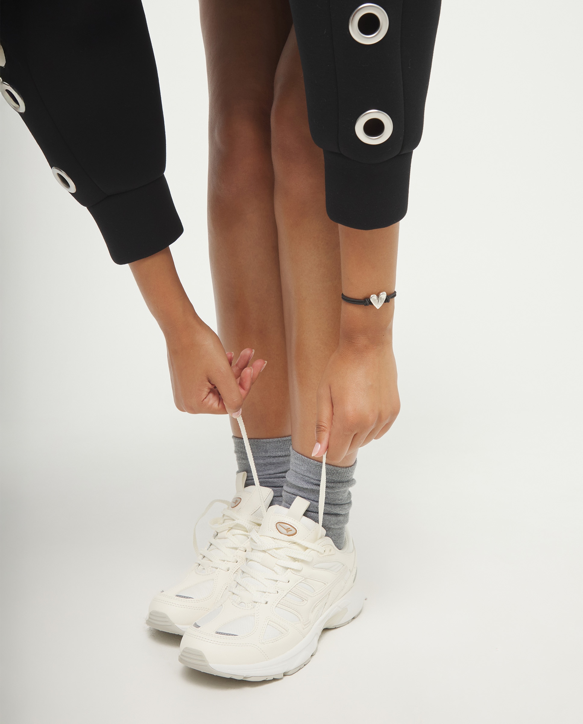 Pulsera de hilo elástico con corazón bañado en de ley - UNO de 50 - Plata Plata-6
