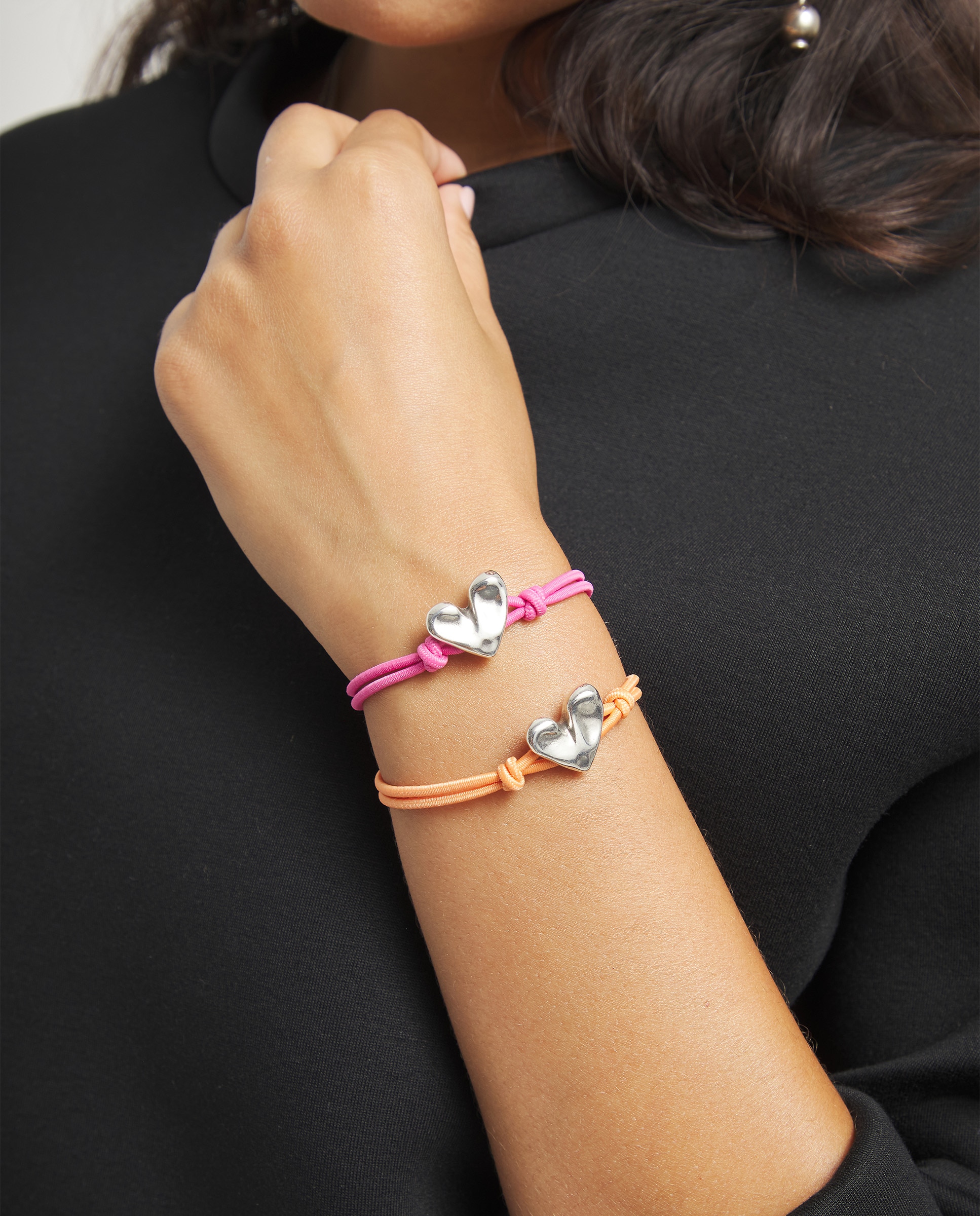 Pulsera de hilo elástico con corazón bañado en de ley - UNO de 50 - Plata Plata-6