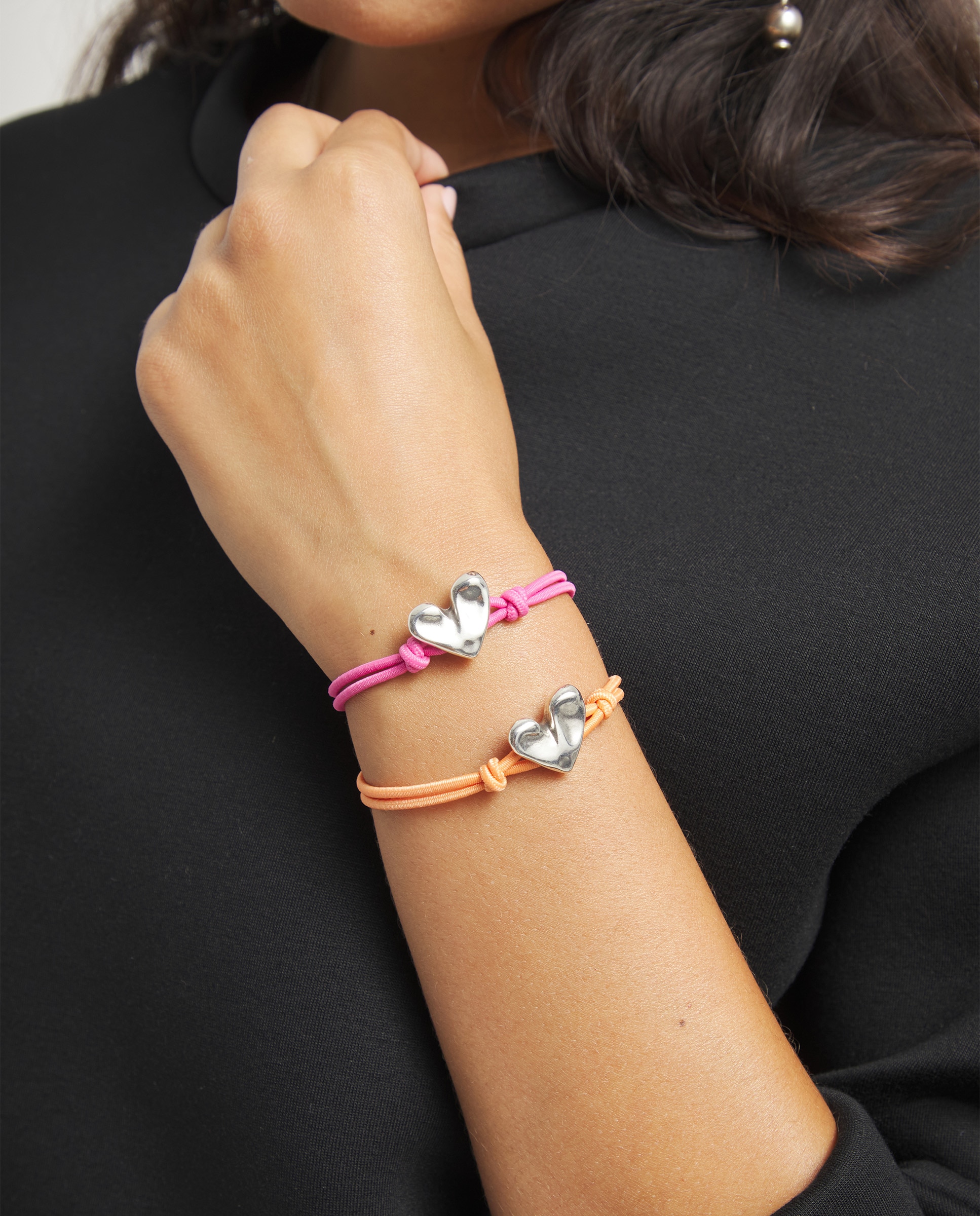 Pulsera de hilo elástico con corazón bañado en plata de ley - UNO de 50 - Plata Plata-6