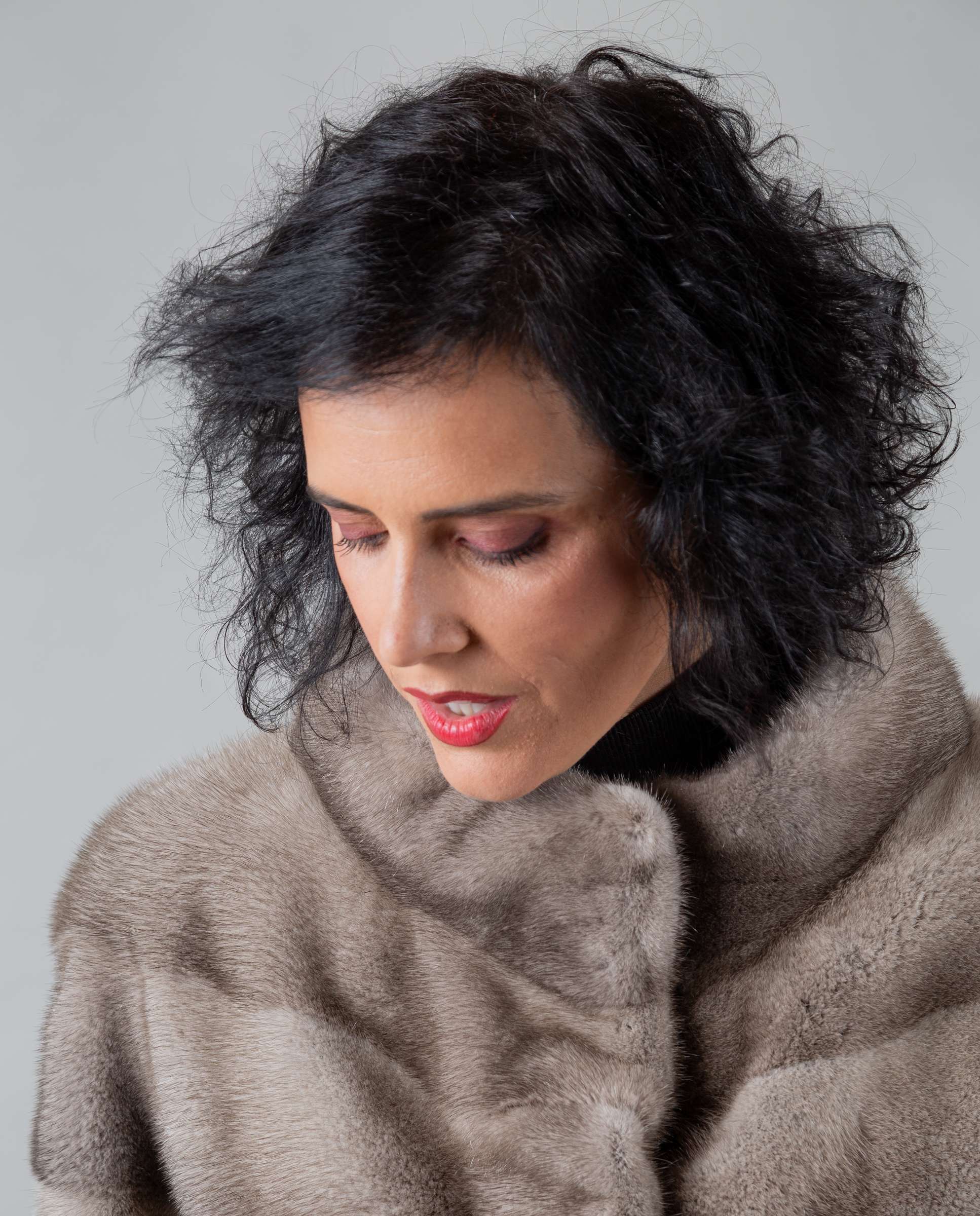 Abrigo de pelo de mujer de visón con cuello barco - De la Roca - Gris Gris-3