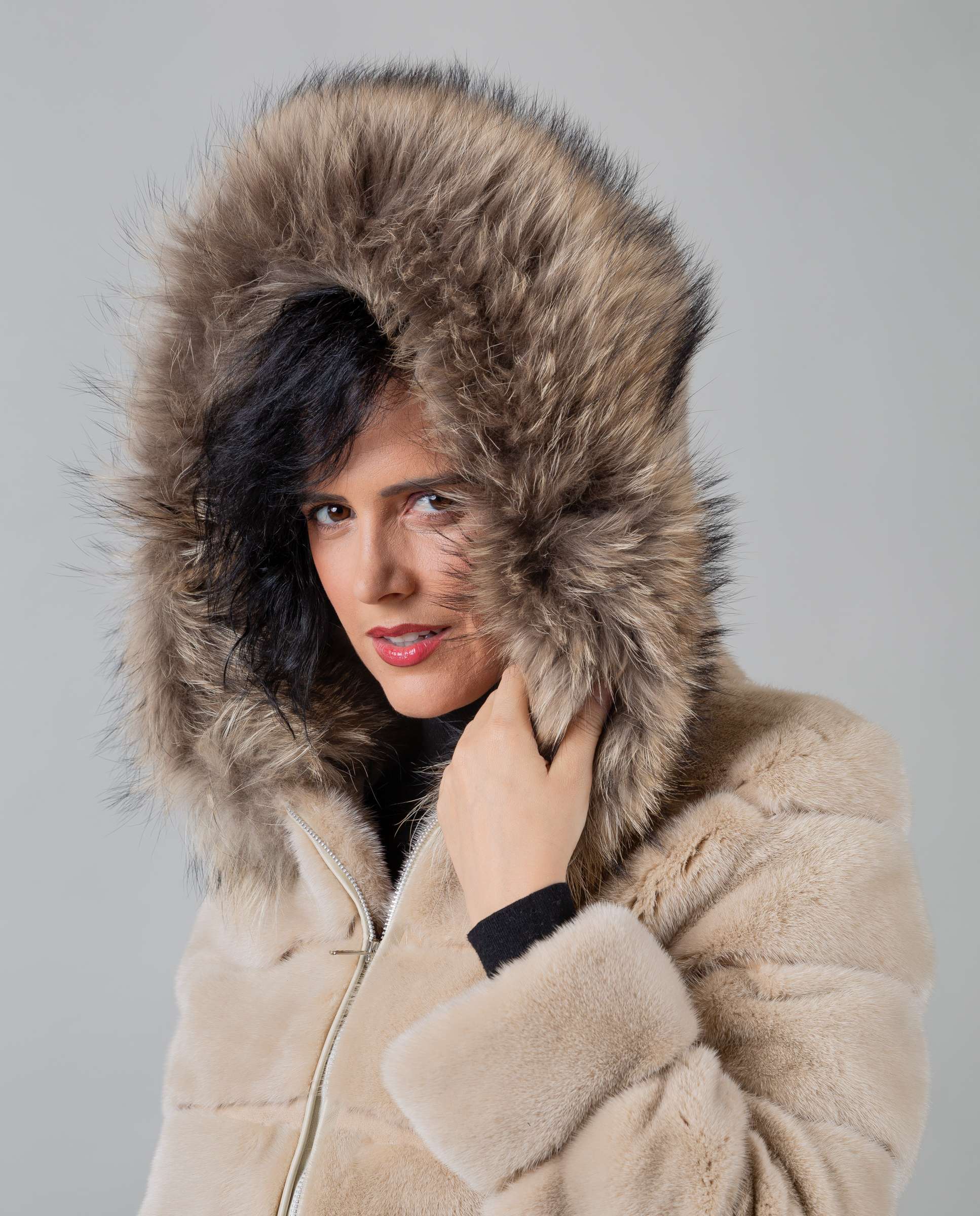 anorak con capucha de pelo