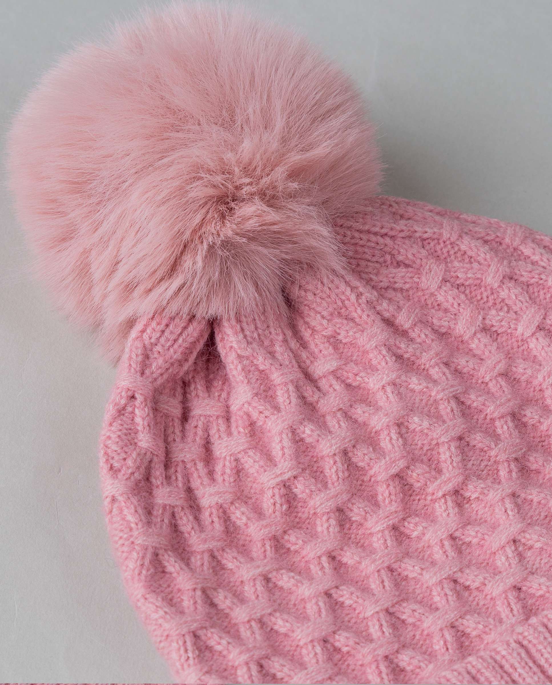 Gorro de mujer de lana con pompón de pelo de rex - De la Roca - Rosa Rosa-2