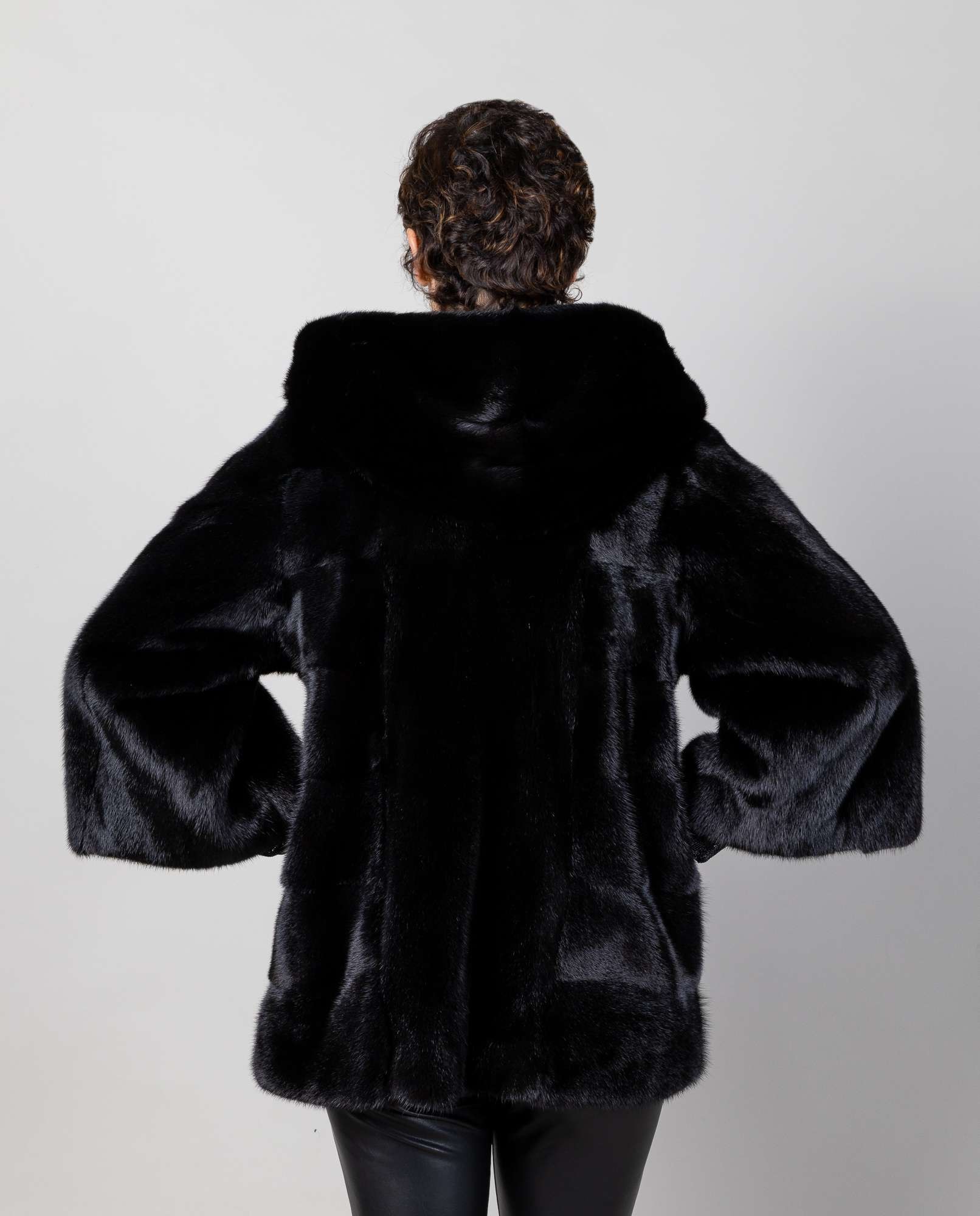 Abrigo de mujer con capucha de pelo de visón con manga acampanada - De la Roca - Negro Negro-2