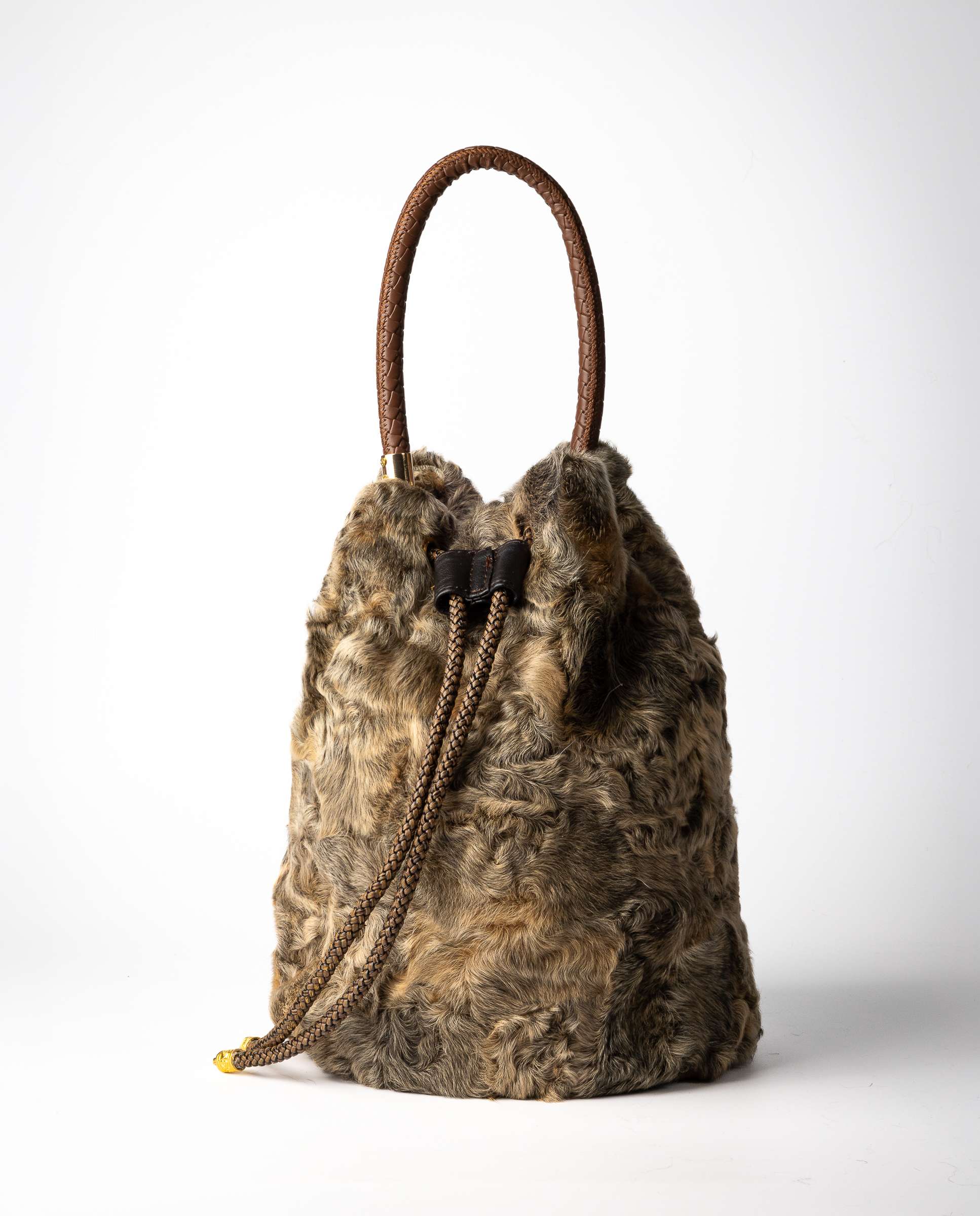 Imagen 0 de Bolso de mujer de pelo de astracán con asas de napa Gris
