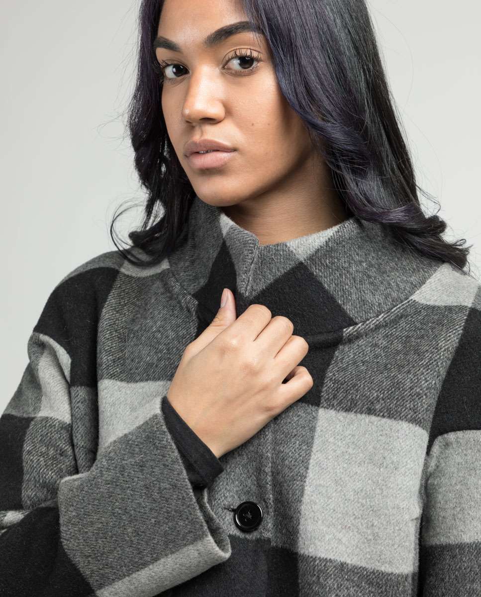Abrigo de pelo de mujer de astrakán con diseño de cuadros - De la Roca - Gris / Negro Gris / Negro-3