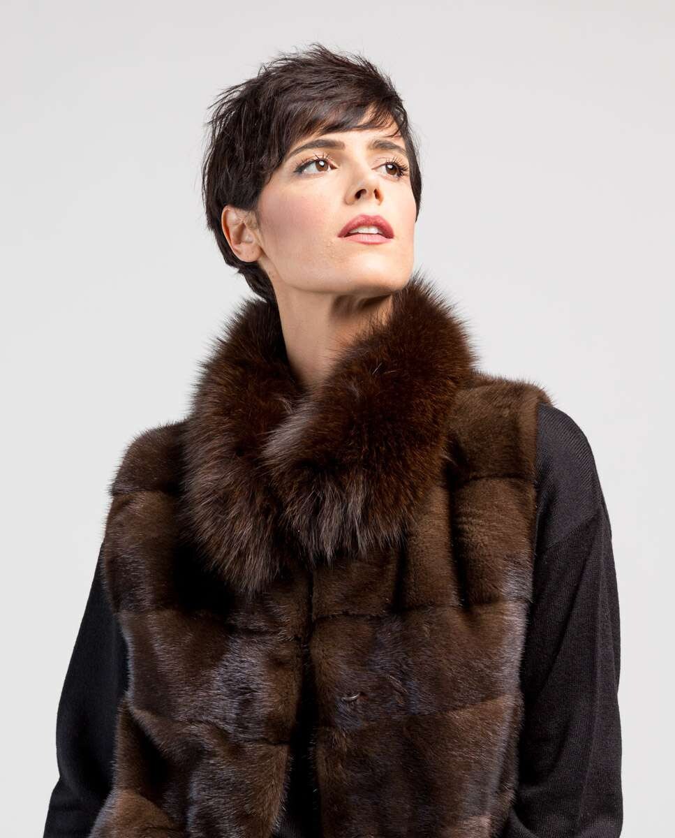 Chaleco de pelo de mujer de visón con cuello de zorro · De la Roca