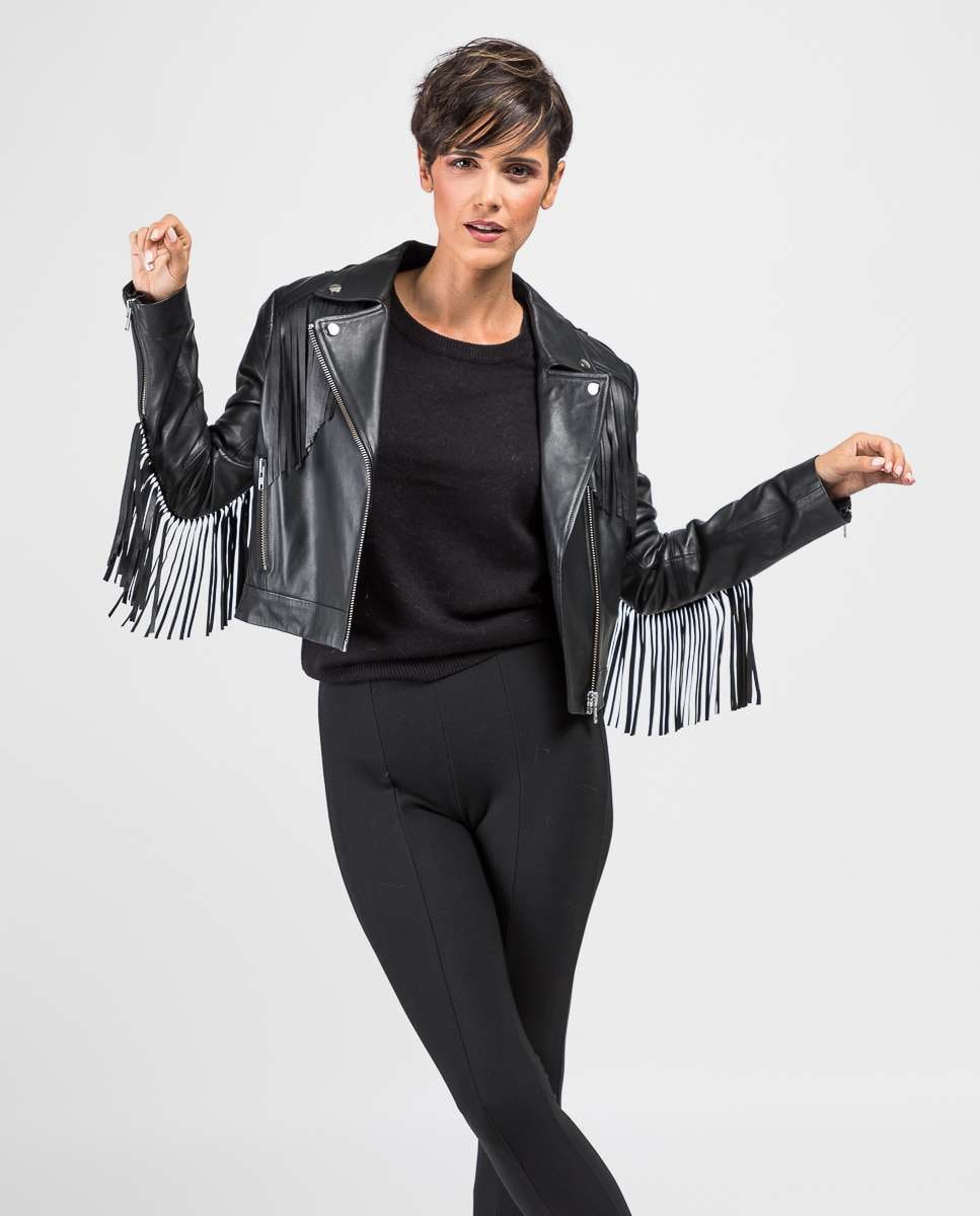 Cazadora de mujer de piel con flecos y bordados · De la Roca · El