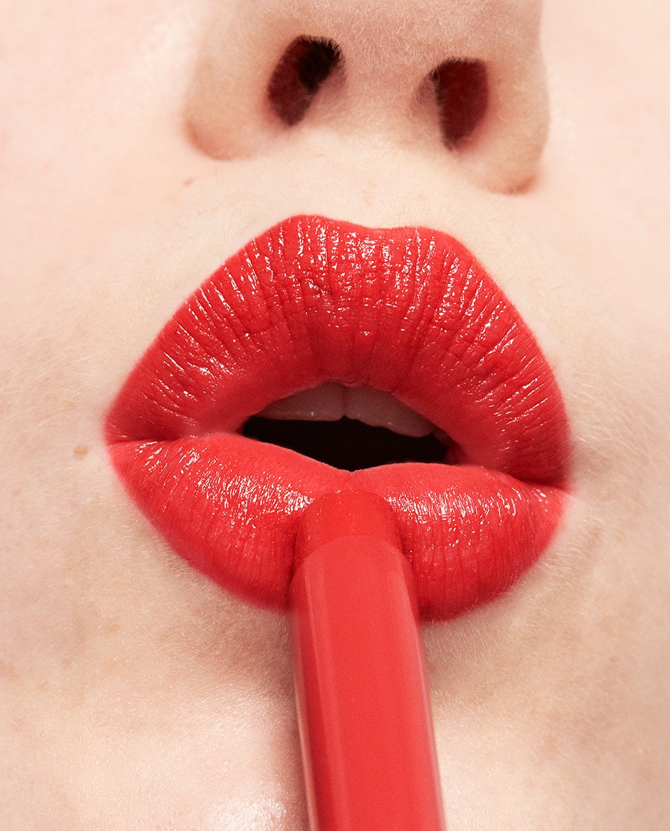 Labial hidratante de color y acabado glow The Color Lip Glow 3INA - 244 1.6 g 244-2