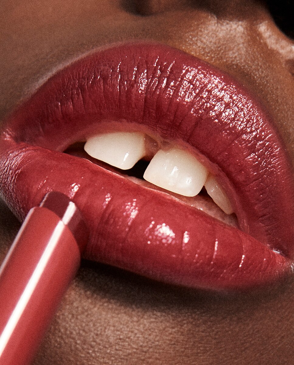Labial hidratante de color y acabado glow The Color Lip Glow 3INA - 279 1.6 g 279-3