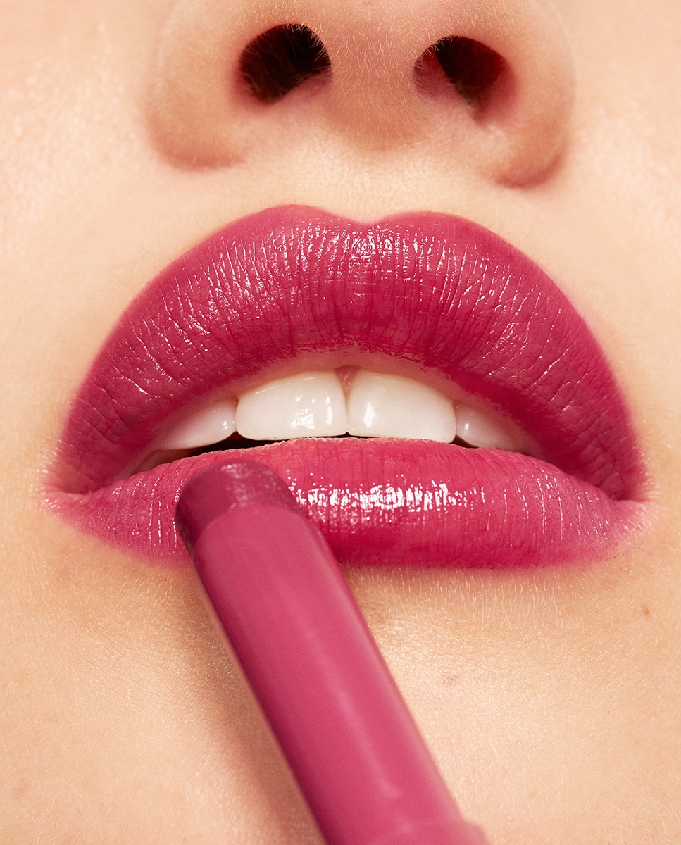 Labial hidratante de color y acabado glow The Color Lip Glow 3INA - 385 1.6 g 385-2