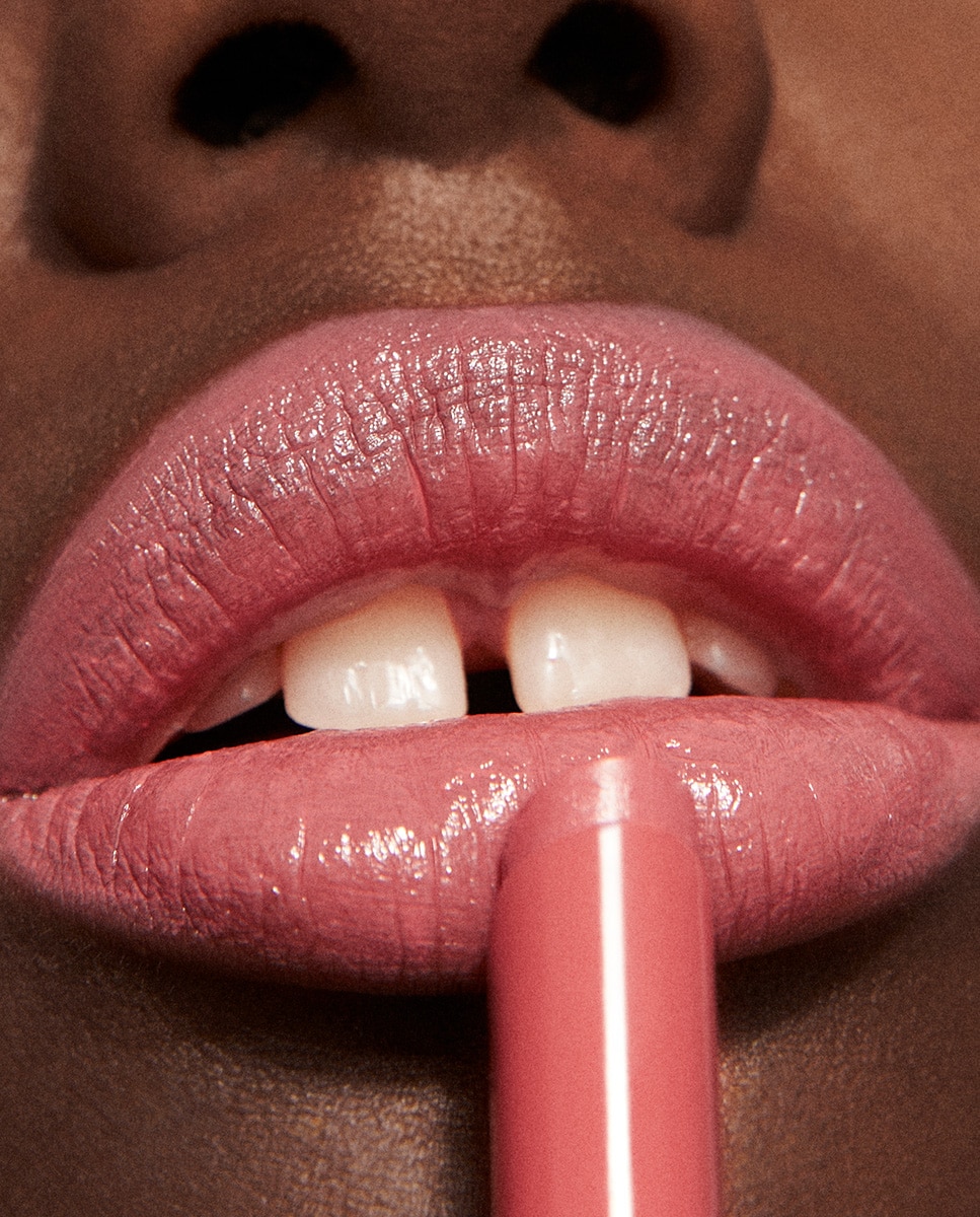 Labial hidratante de color y acabado glow The Color Lip Glow 3INA - 362 1.6 g 362-4