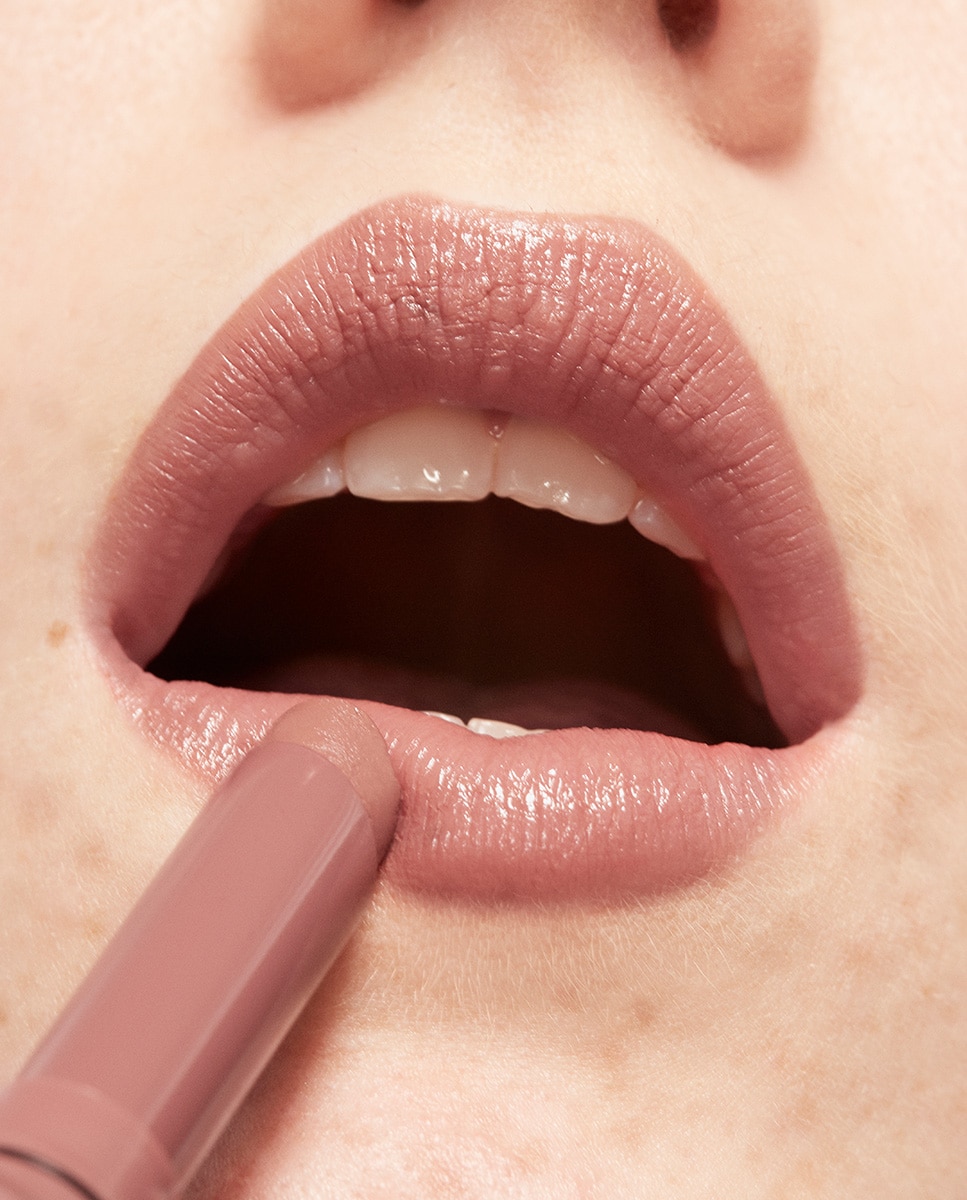 Labial hidratante de color y acabado glow The Color Lip Glow 3INA - 504 1.6 g 504-2