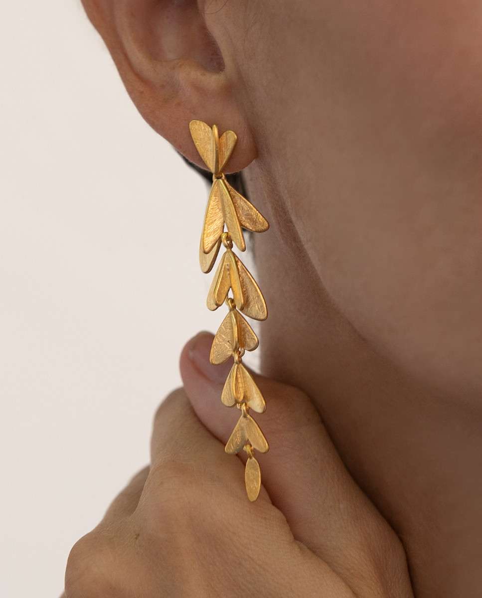 Pendientes largos en metal mate bañados en oro de 24 K - Joidart - Oro Oro-2