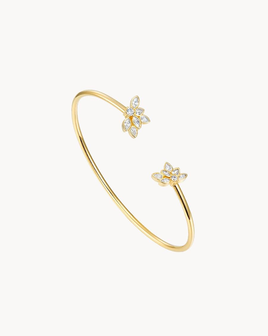 Brazalete rígido fino con detalle de flores en pedrería - Apodemia - Blanco Blanco-1