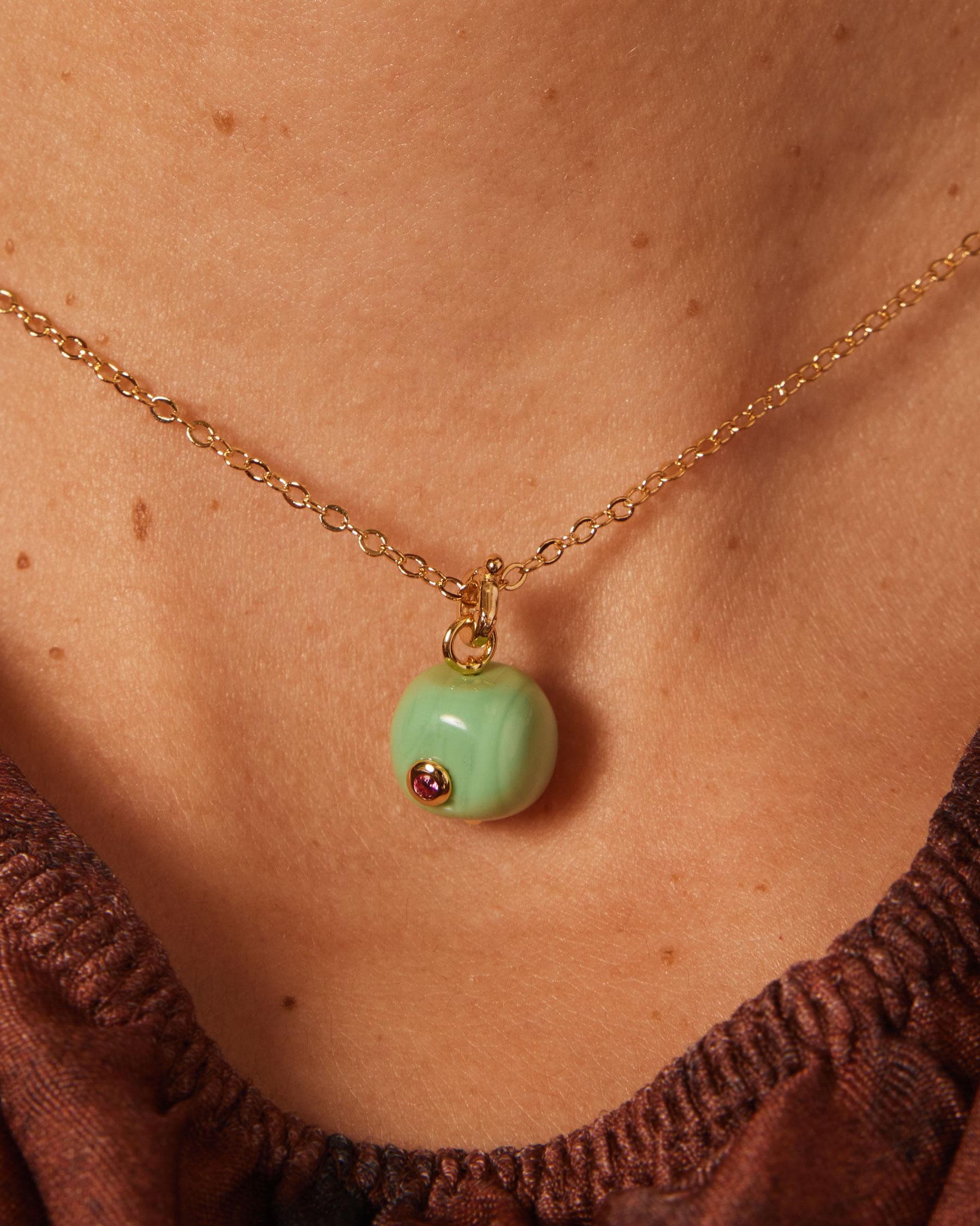 Charm de piedra con detalle brillante Verde Apodemia Verde-3