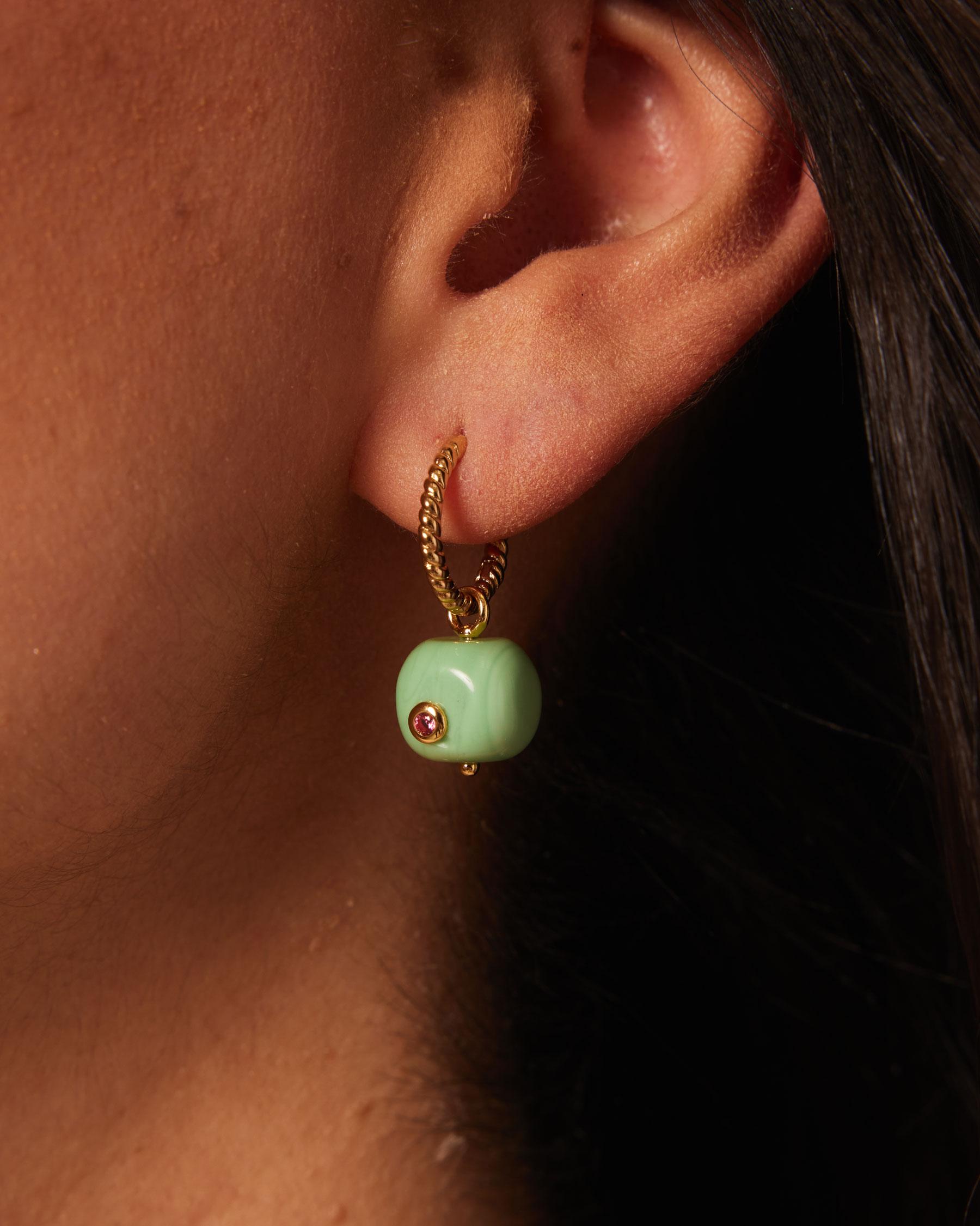 Charm de piedra con detalle brillante Verde Apodemia Verde-4