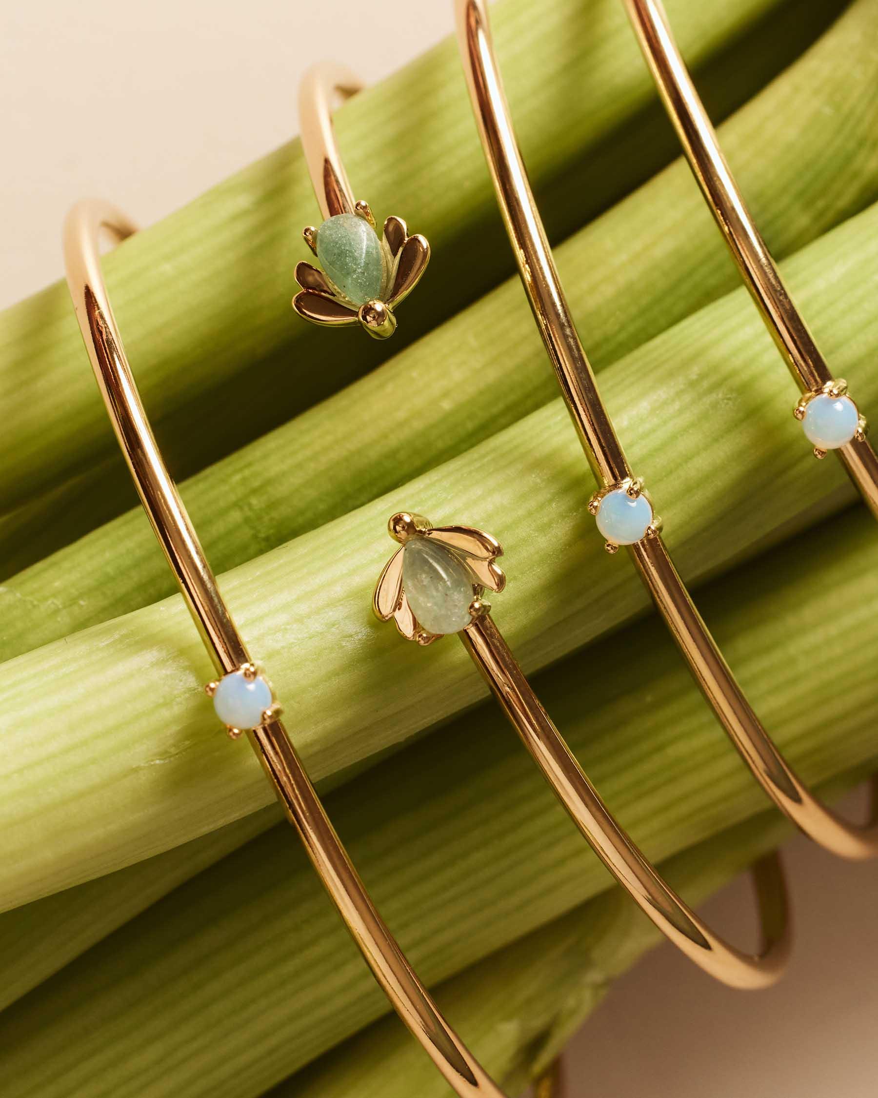Brazalete rígido fino con detalles de luciérnagas en jade - Apodemia - Verde Verde-4
