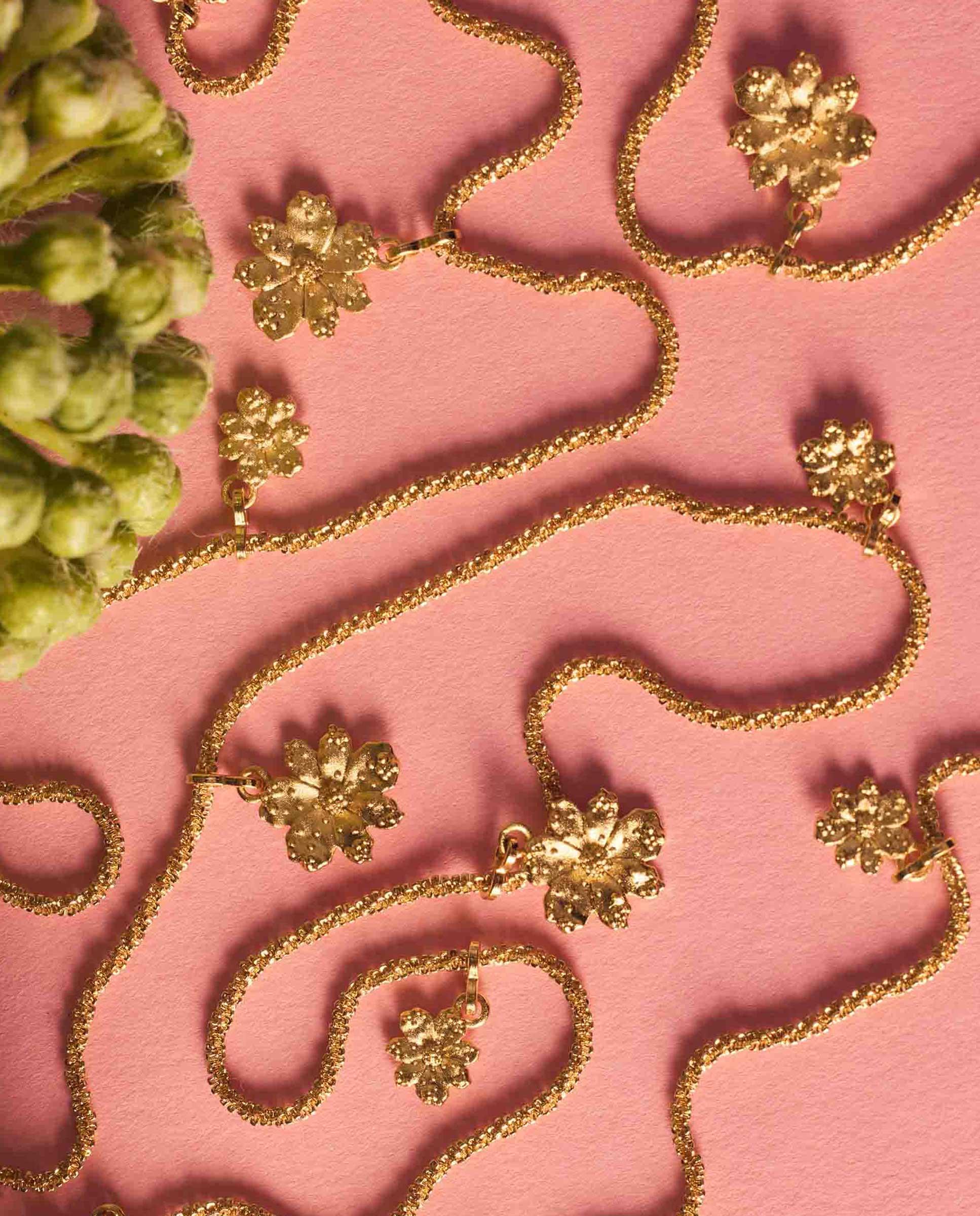 Collar full zinnia motivo flores - Apodemia - Dorado Dorado-2