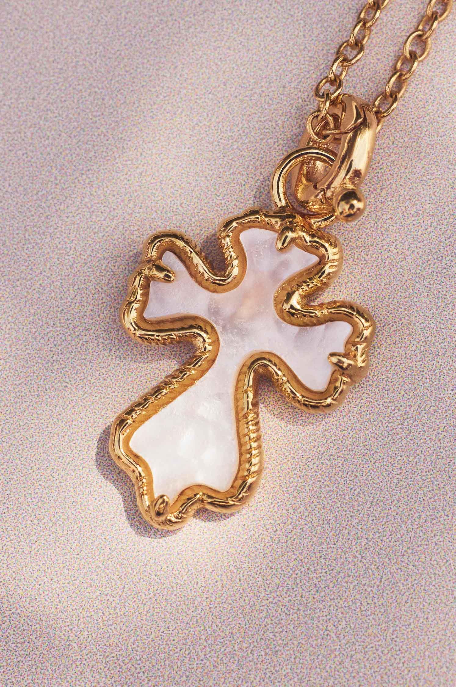 Charm en forma de cruz efecto nácar Blanco Apodemia Blanco-2