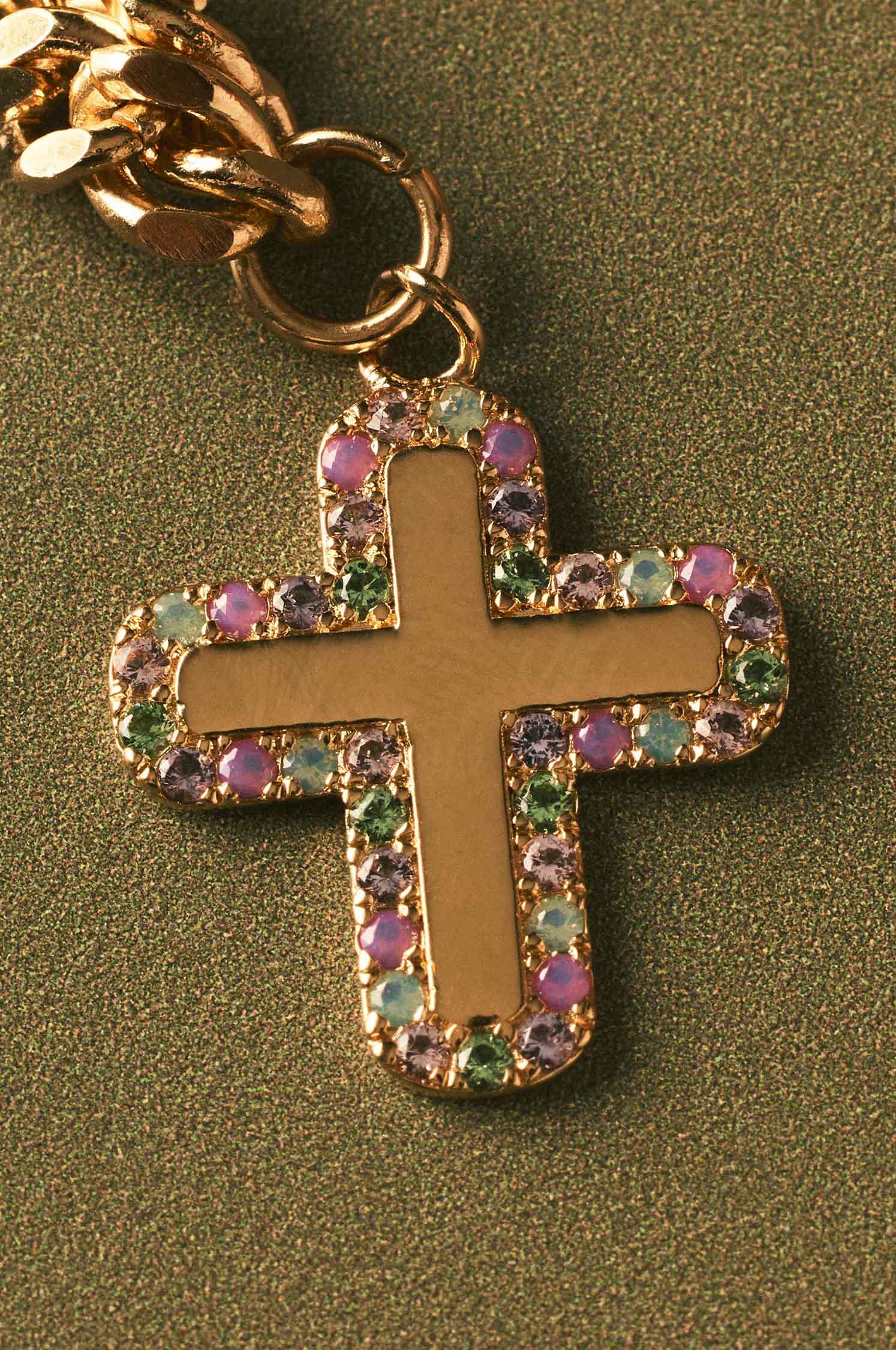 Charm en forma de cruz con silueta en pedrería Morado Apodemia Morado-3