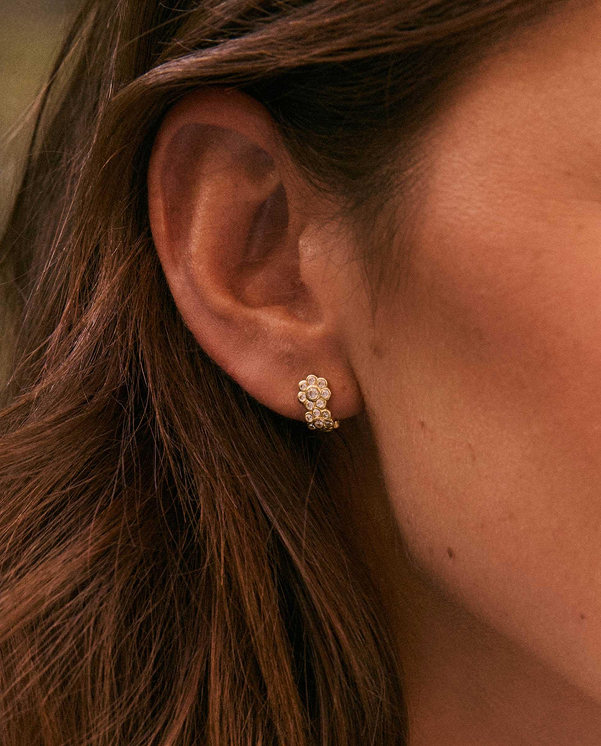Imagen 3 de Pendientes pétalo bañados en oro 18k - Apodemia - Blanco Blanco