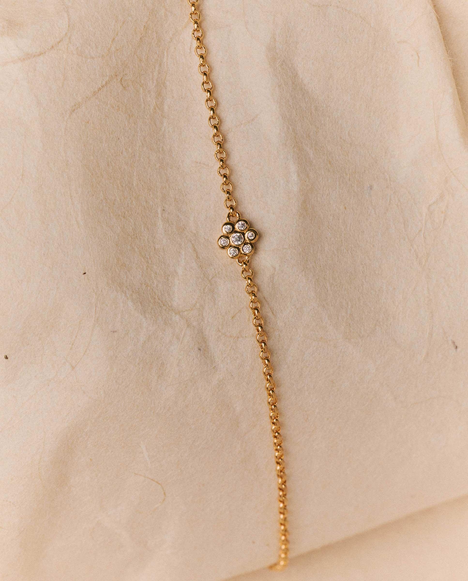 Imagen 2 de Pulsera de cadena pétalo bañada en oro 18k - Apodemia - Blanco Blanco