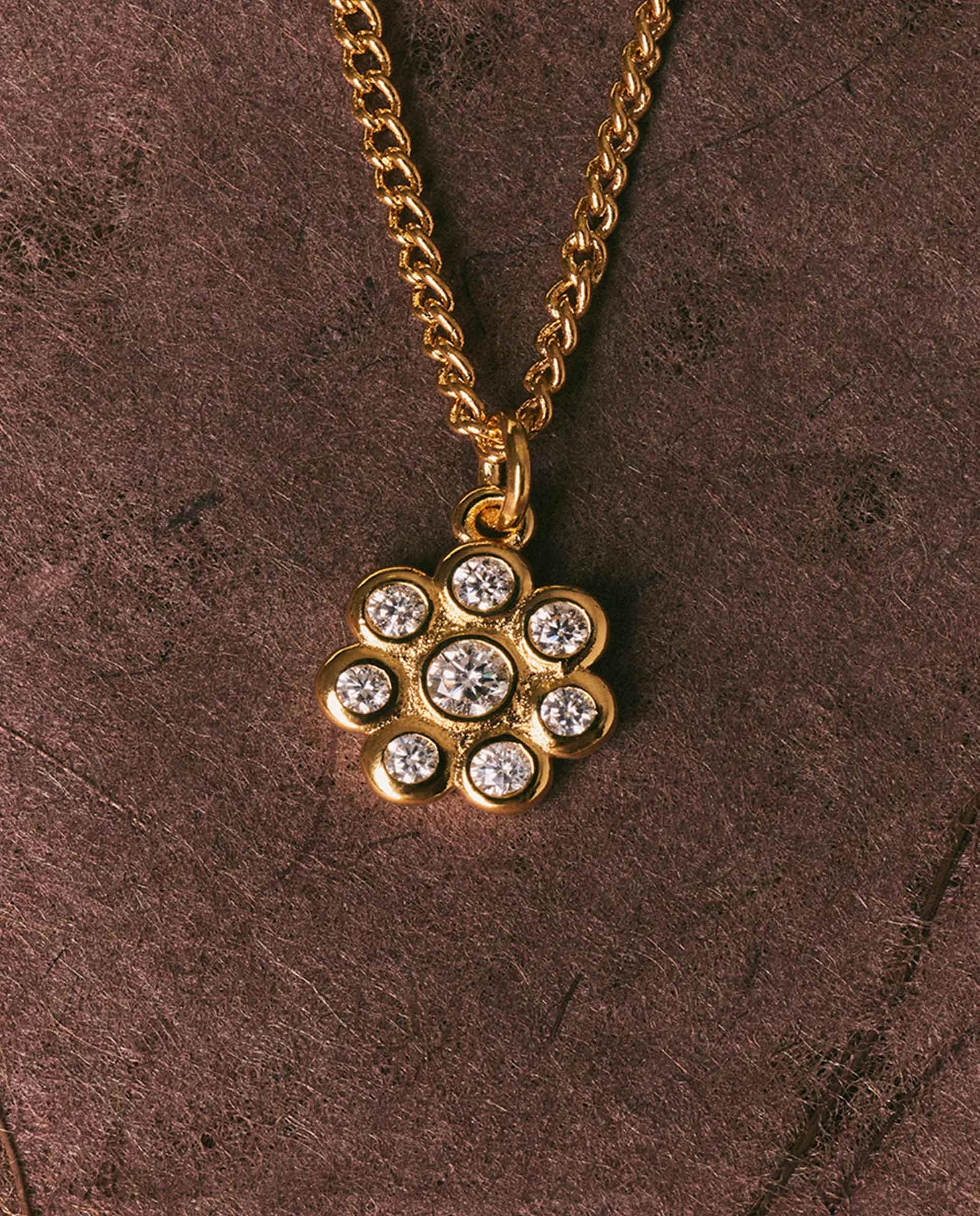 Imagen 2 de Collar pétalo bañado en oro 18k - Apodemia - Blanco Blanco