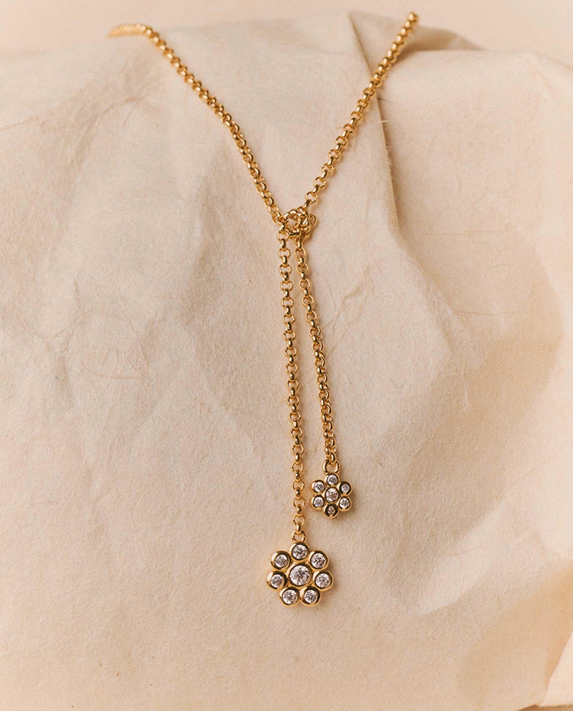 Imagen 2 de Collar drop doble pétalo bañado en oro 18k - Apodemia - Blanco Blanco