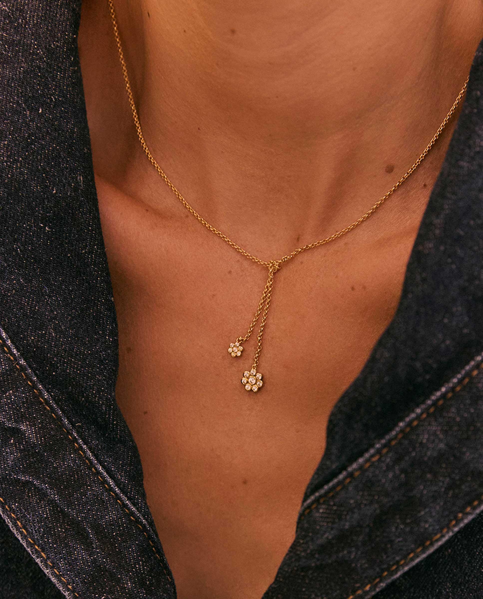 Imagen 5 de Collar drop doble pétalo bañado en oro 18k - Apodemia - Blanco Blanco