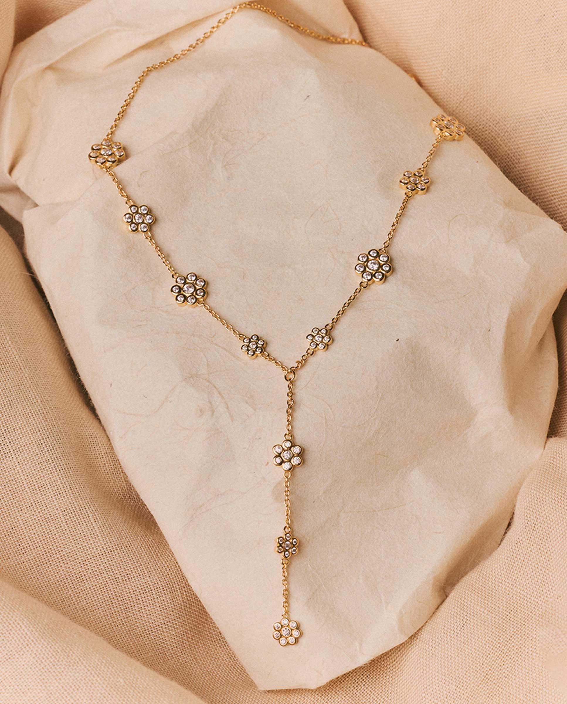 Imagen 2 de Collar drop pétalo bañado en oro 18k - Apodemia - Blanco Blanco