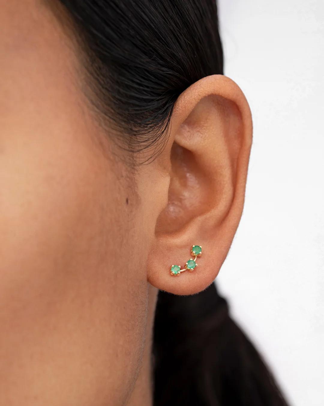 Pendientes trepadores essentials in colors esmeralda en oro amarillo de 18 kt - MUMIT - Verde Verde-2