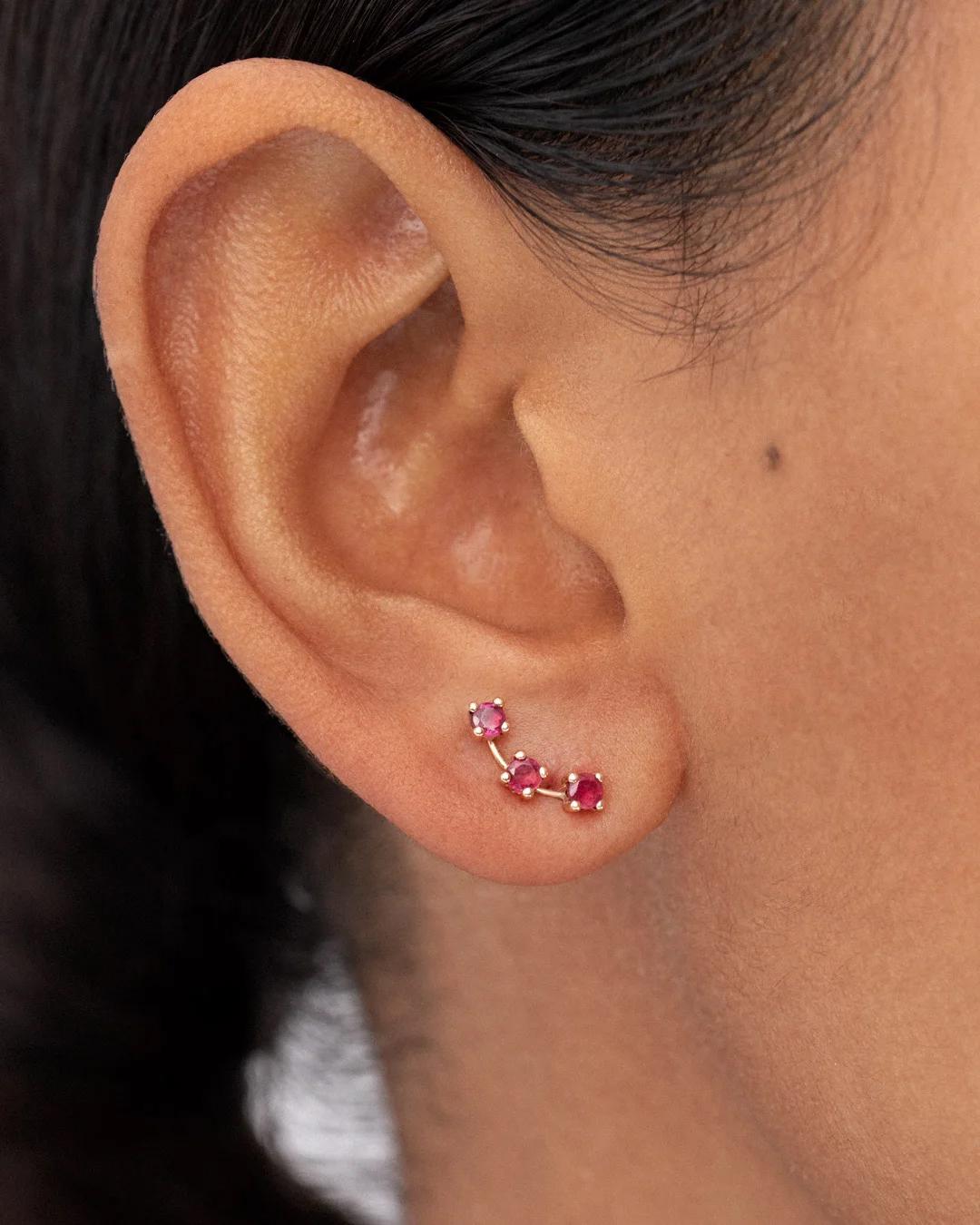Pendientes trepadores essentials in colors rubí en oro rosa de 18 kt - MUMIT - Rubí Rubí-2