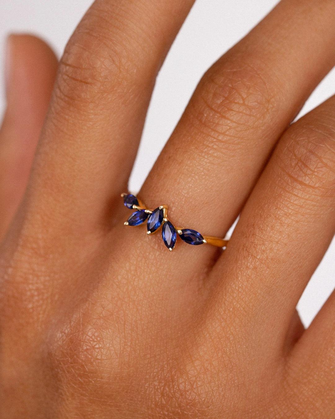 Imagen 2 de Sortija tri-marquise zafiro en oro amarillo de 18 kt - MUMIT - Azul Azul