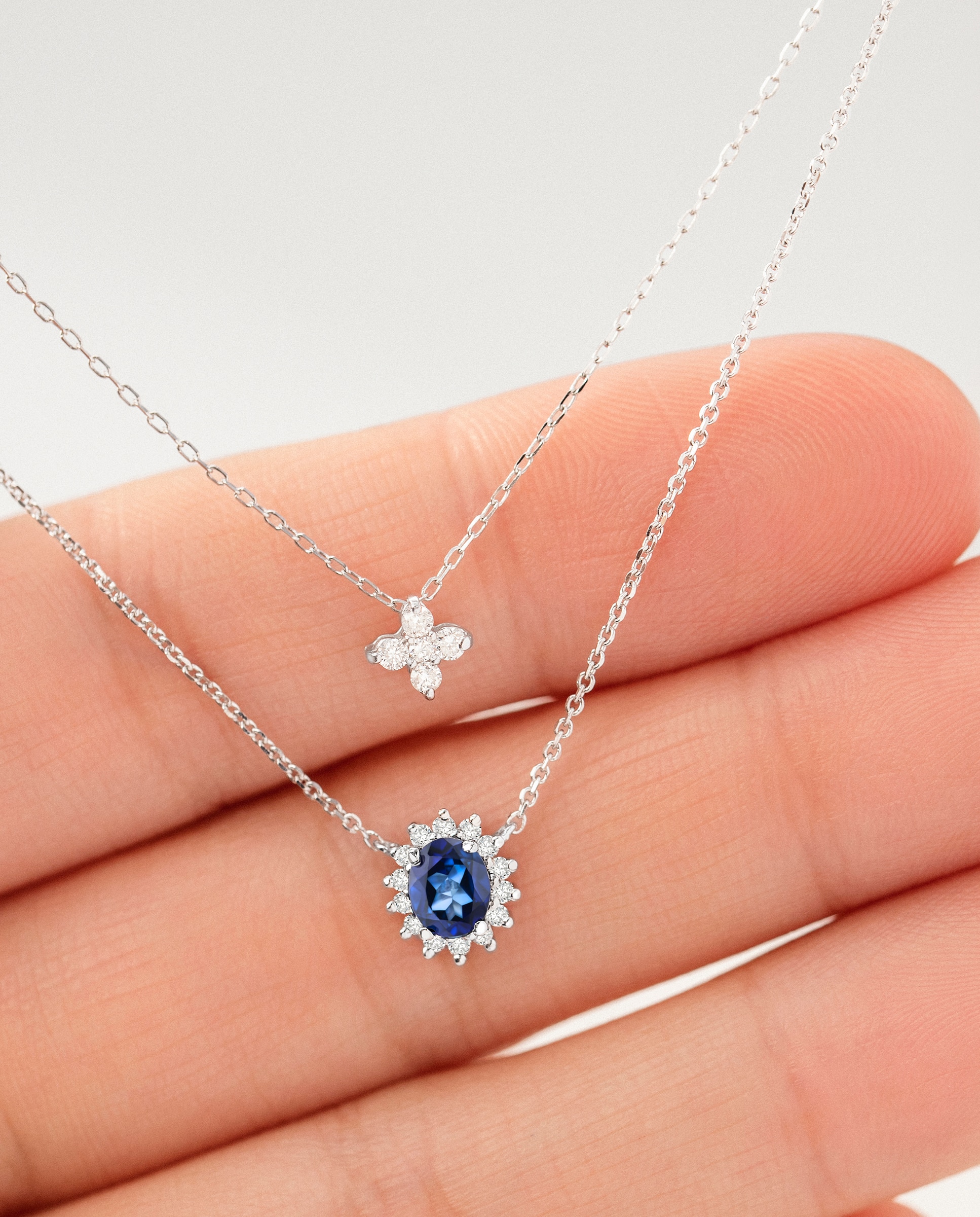 Cadena con colgante dalia de zafiro y diamantes en oro blanco de 18 kt - MUMIT - Zafiro Zafiro-4