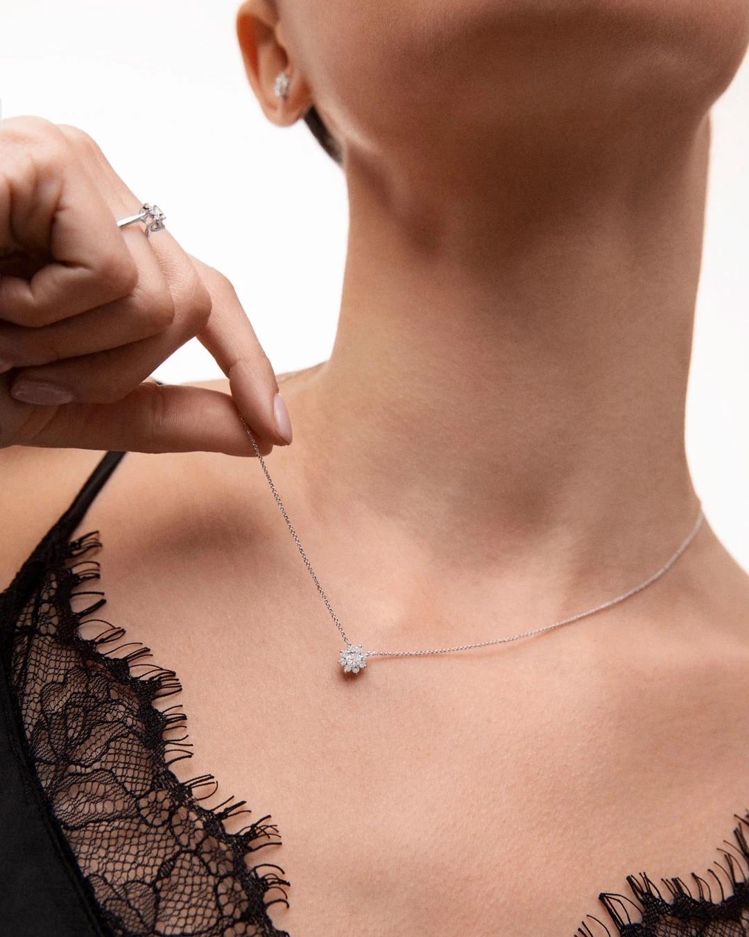 Gargantilla rosette solitaire de diamantes 0,34 cts. en oro blanco de 18 kt - MUMIT - Blanco Blanco-2