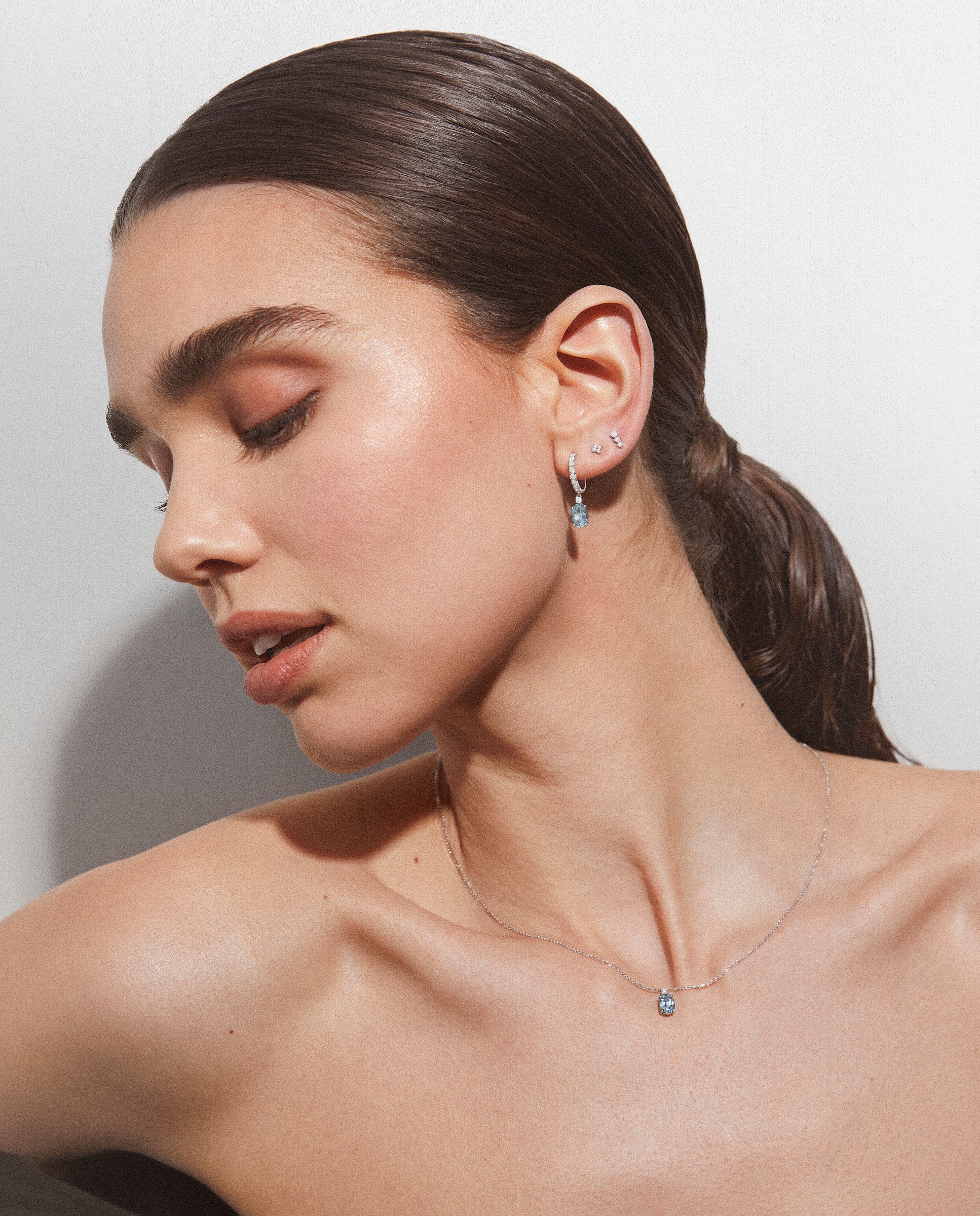 Imagen 3 de Cadena con colgante amelie oval de aguamarina en oro blanco de 18 kt - MUMIT - Aguamarina Aguamarina